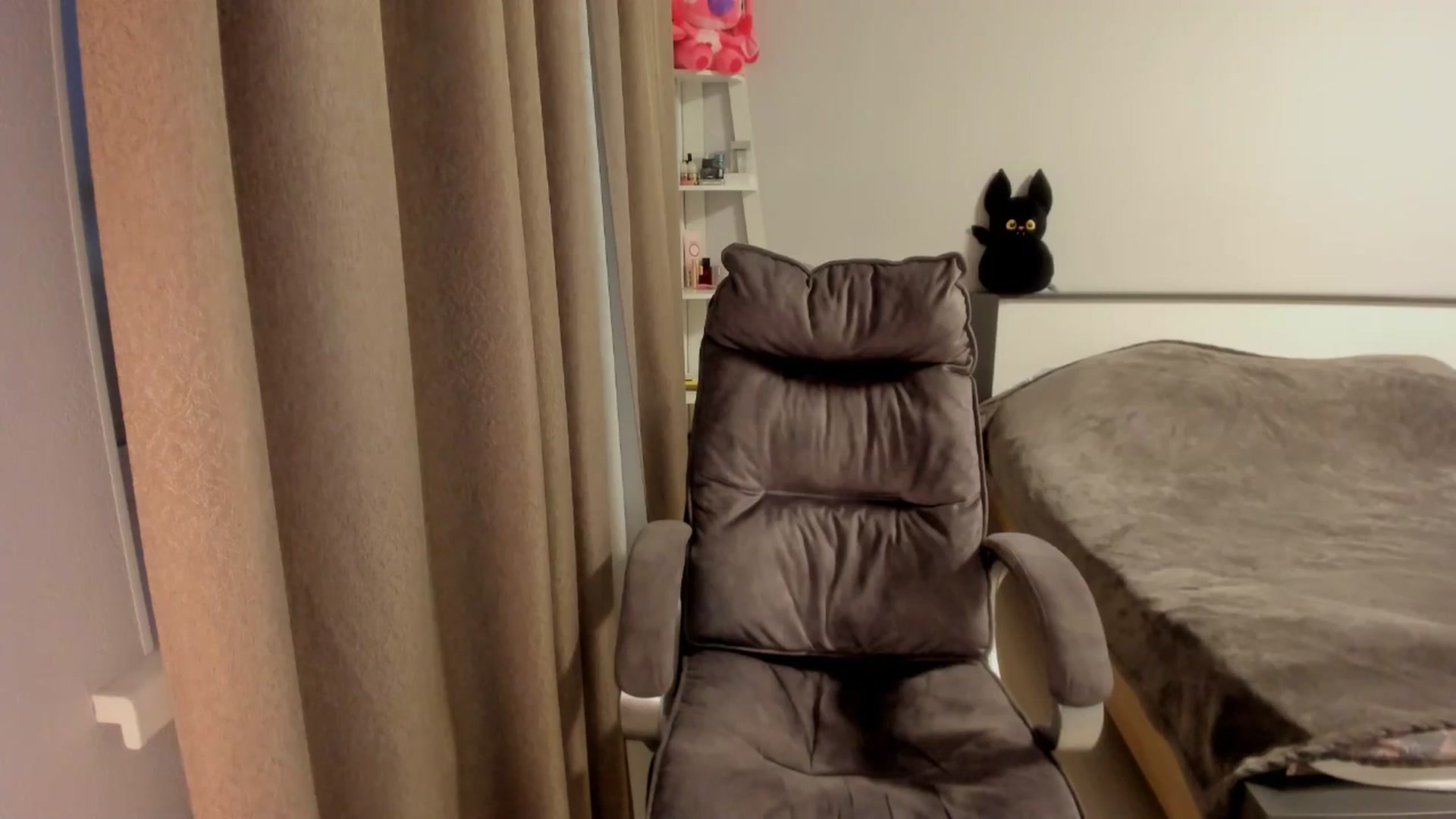 Gallery image thumbnail from Iam_Sasha's myfreecams stream on, 11/16/2025, 14:49 image 10 of 20