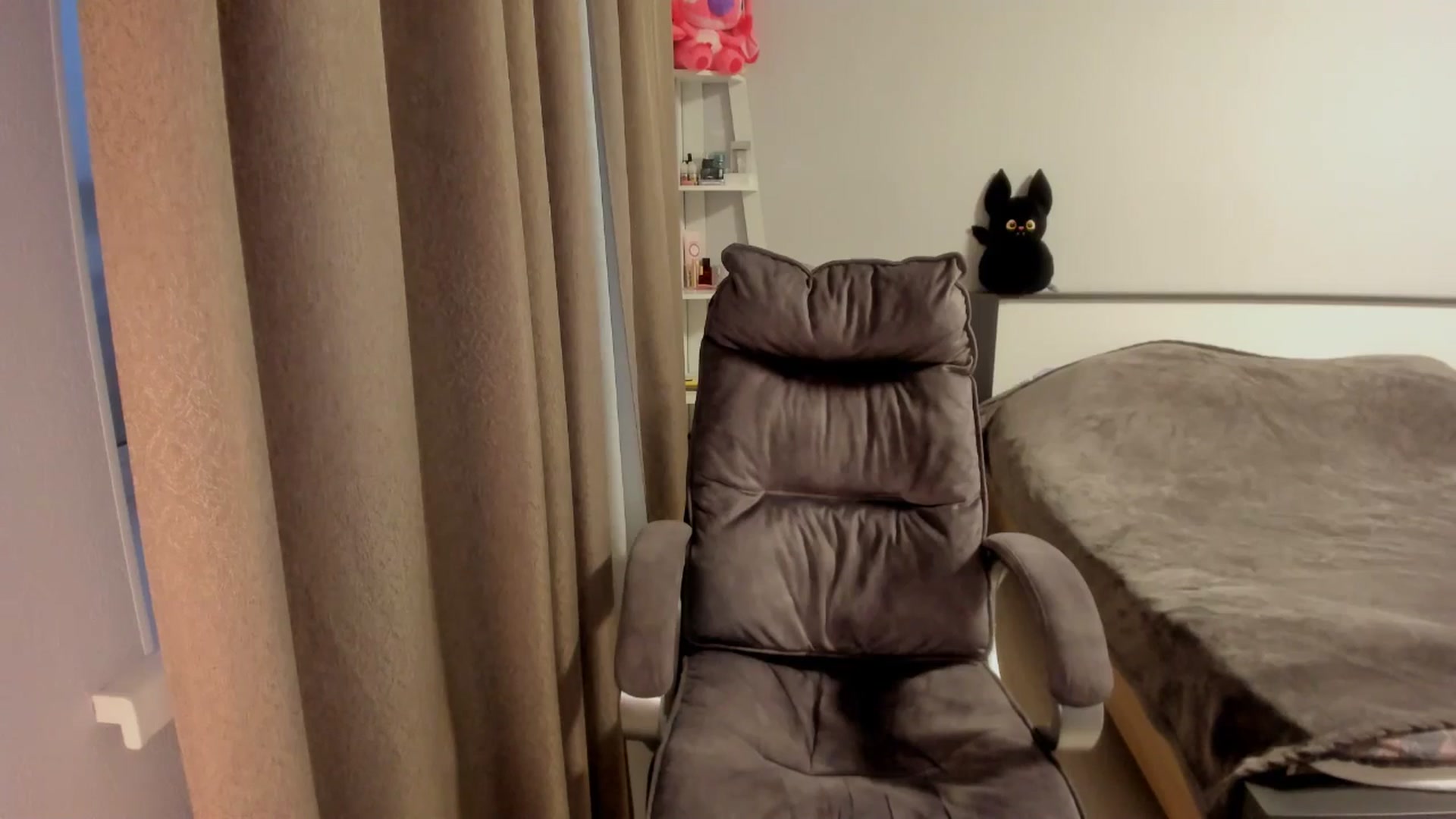 Gallery image thumbnail from Iam_Sasha's myfreecams stream on, 11/16/2025, 14:49 image 5 of 20
