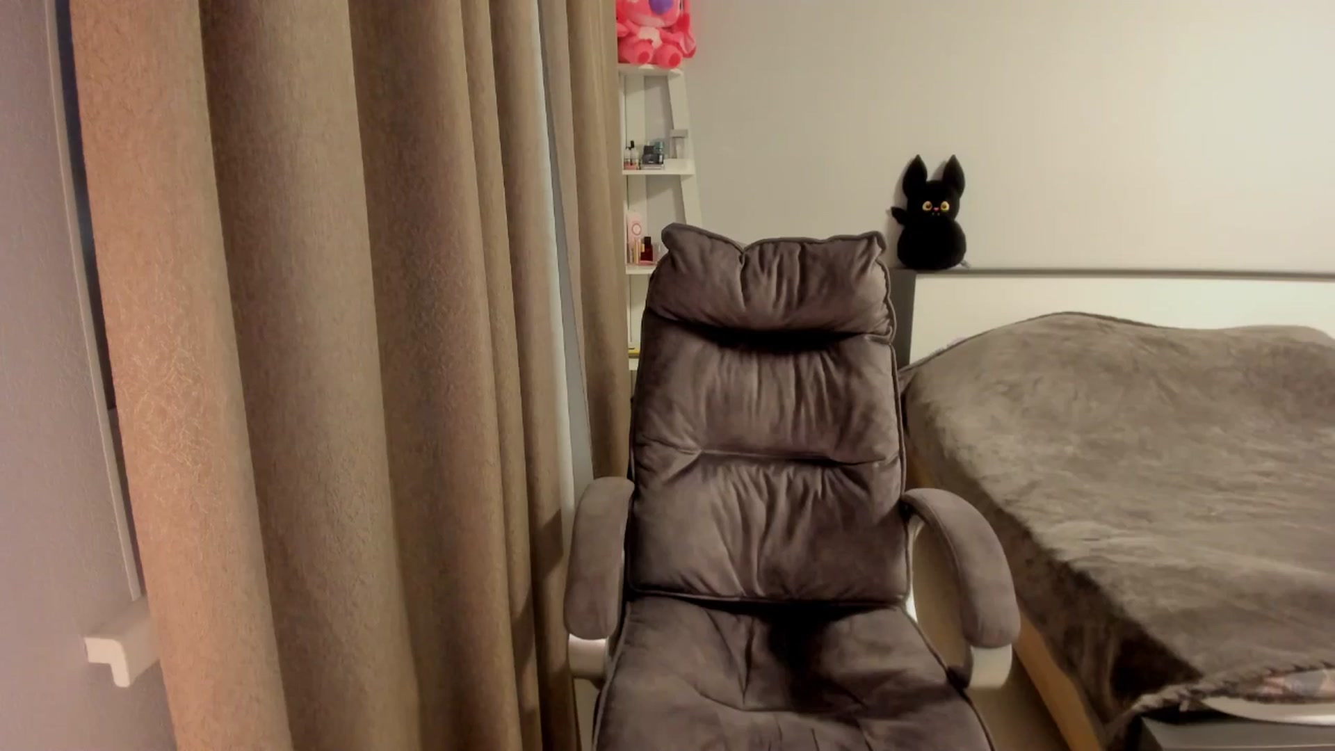 Gallery image thumbnail from Iam_Sasha's myfreecams stream on, 11/16/2025, 14:49 image 14 of 20