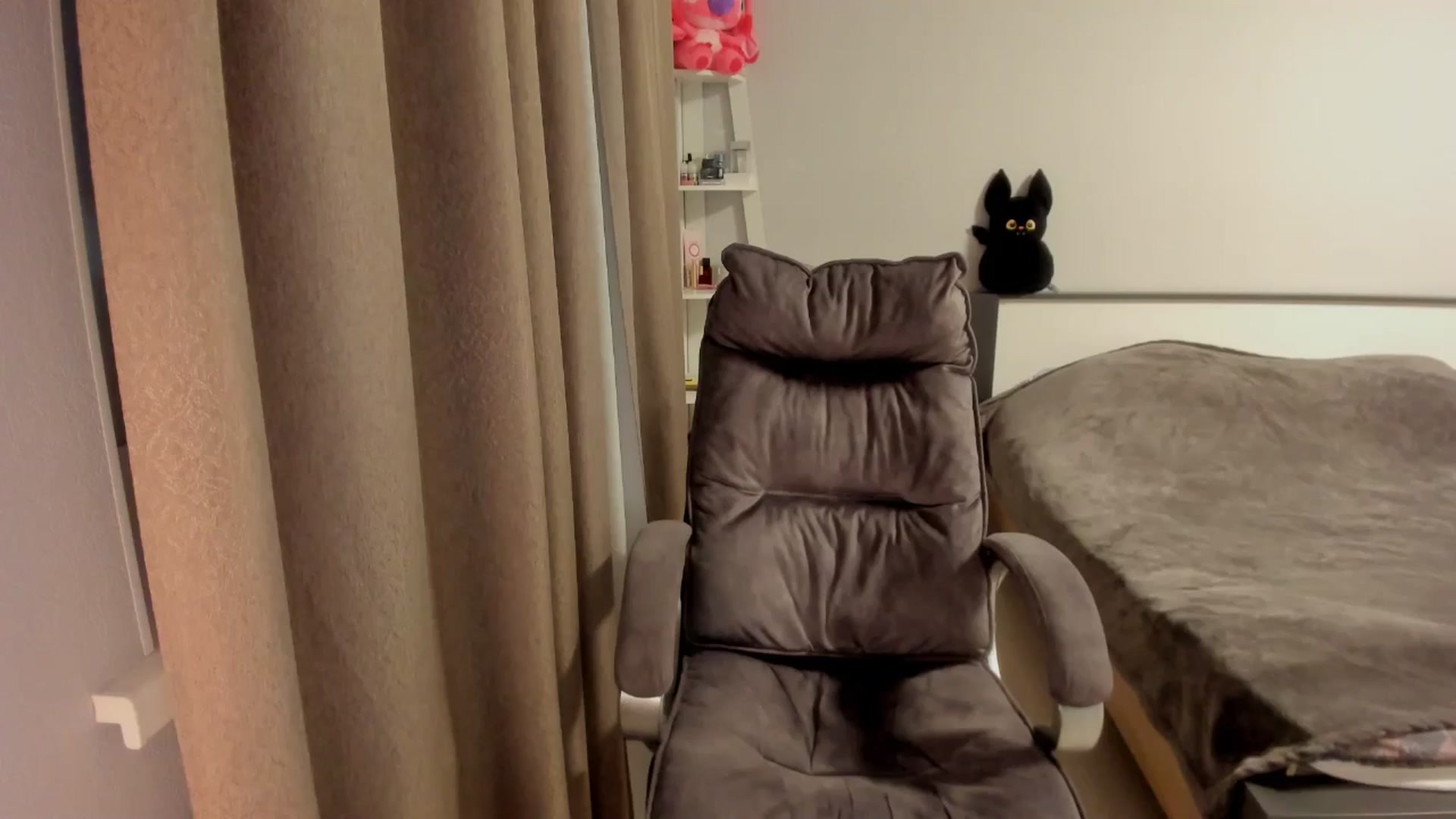 Gallery image thumbnail from Iam_Sasha's myfreecams stream on, 11/16/2025, 14:49 image 16 of 20
