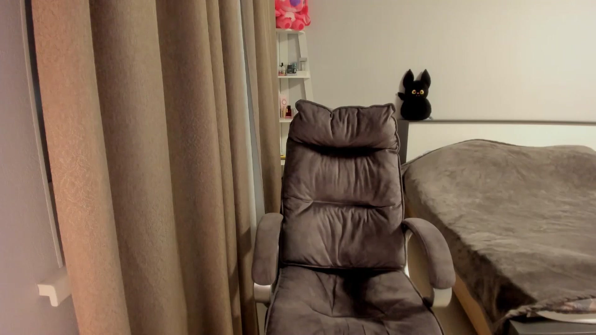 Gallery image thumbnail from Iam_Sasha's myfreecams stream on, 11/16/2025, 14:49 image 18 of 20