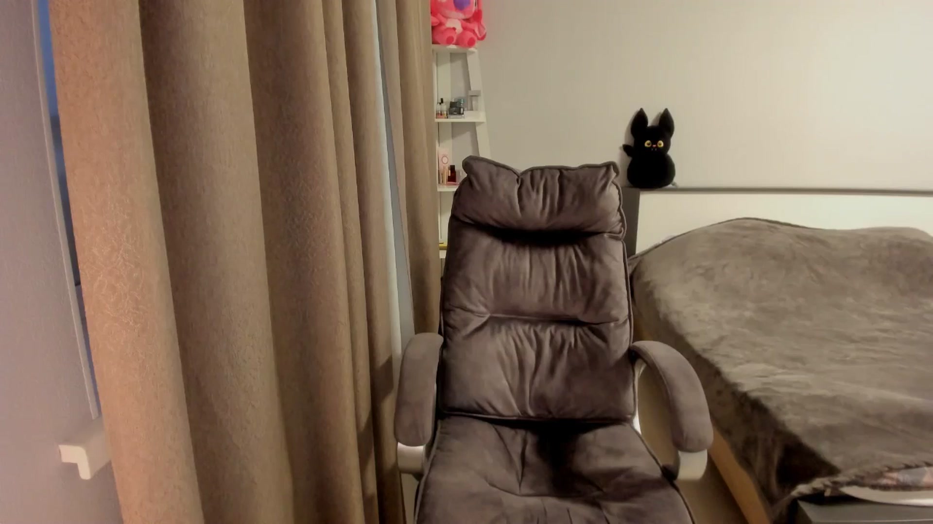 Gallery image thumbnail from Iam_Sasha's myfreecams stream on, 11/16/2025, 14:49 image 7 of 20