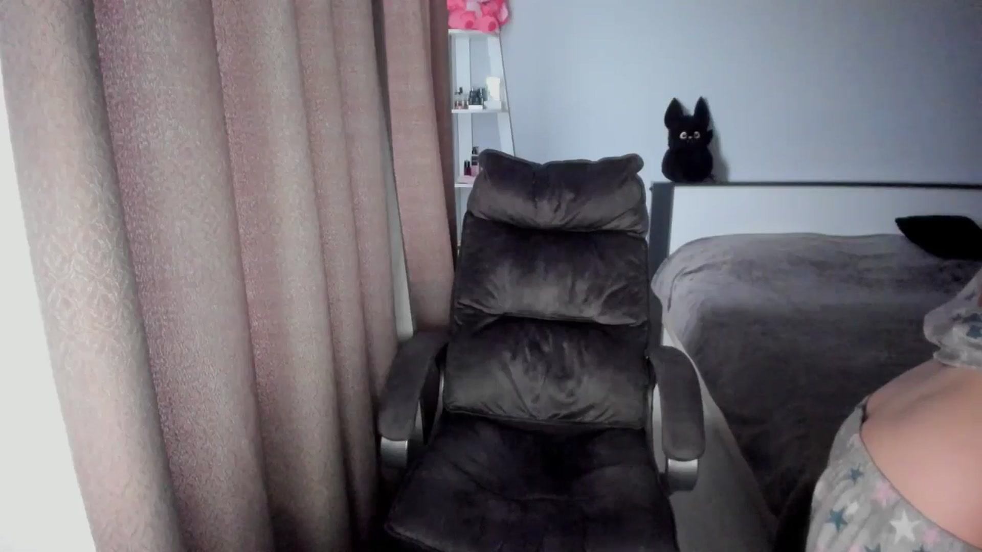 Gallery image thumbnail from Iam_Sasha's myfreecams stream on, 12/08/2025, 12:58 image 8 of 20