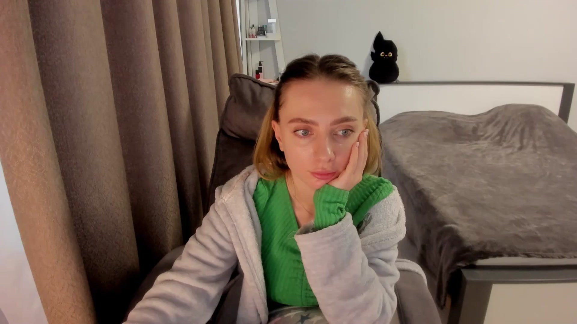 Gallery image thumbnail from Iam_Sasha's myfreecams stream on, 12/09/2025, 12:48 image 9 of 20