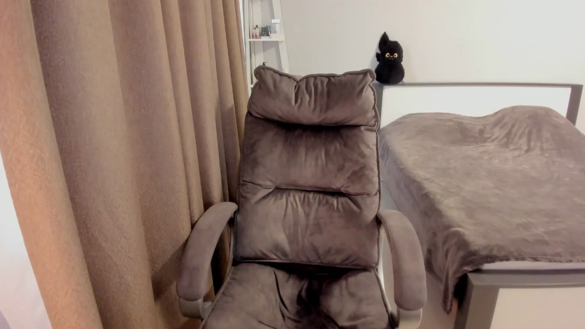 Gallery image thumbnail from Iam_Sasha's myfreecams stream on, 12/09/2025, 12:48 image 16 of 20