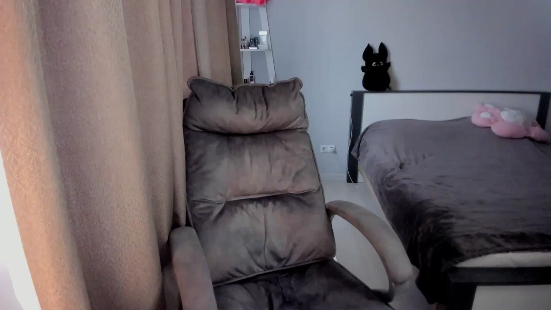 Gallery image thumbnail from Iam_Sasha's myfreecams stream on, 12/11/2025, 11:27 image 15 of 20