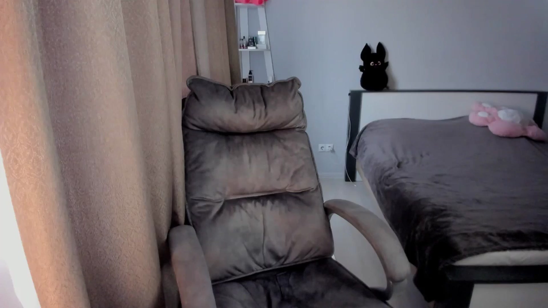 Gallery image thumbnail from Iam_Sasha's myfreecams stream on, 12/11/2025, 11:27 image 16 of 20