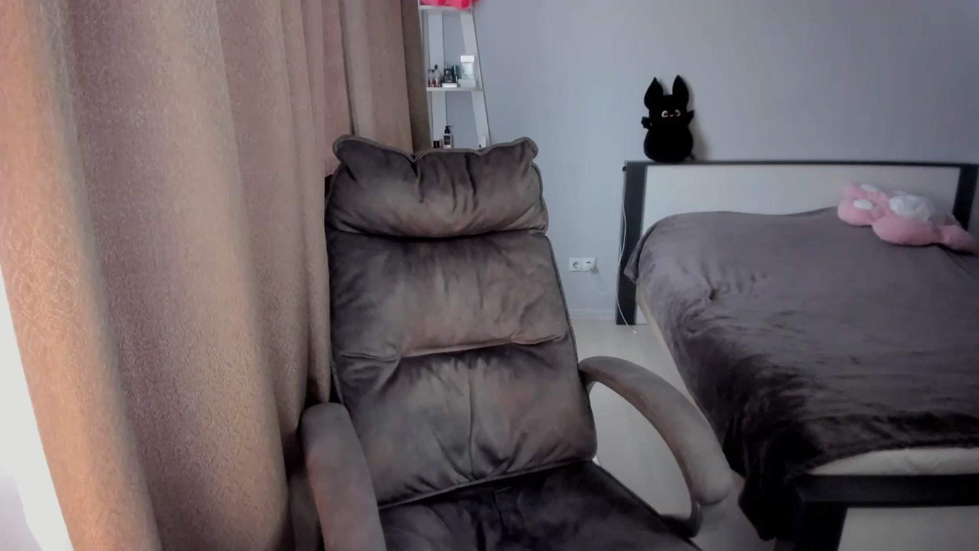 Gallery image thumbnail from Iam_Sasha's myfreecams stream on, 12/11/2025, 11:27 image 14 of 20