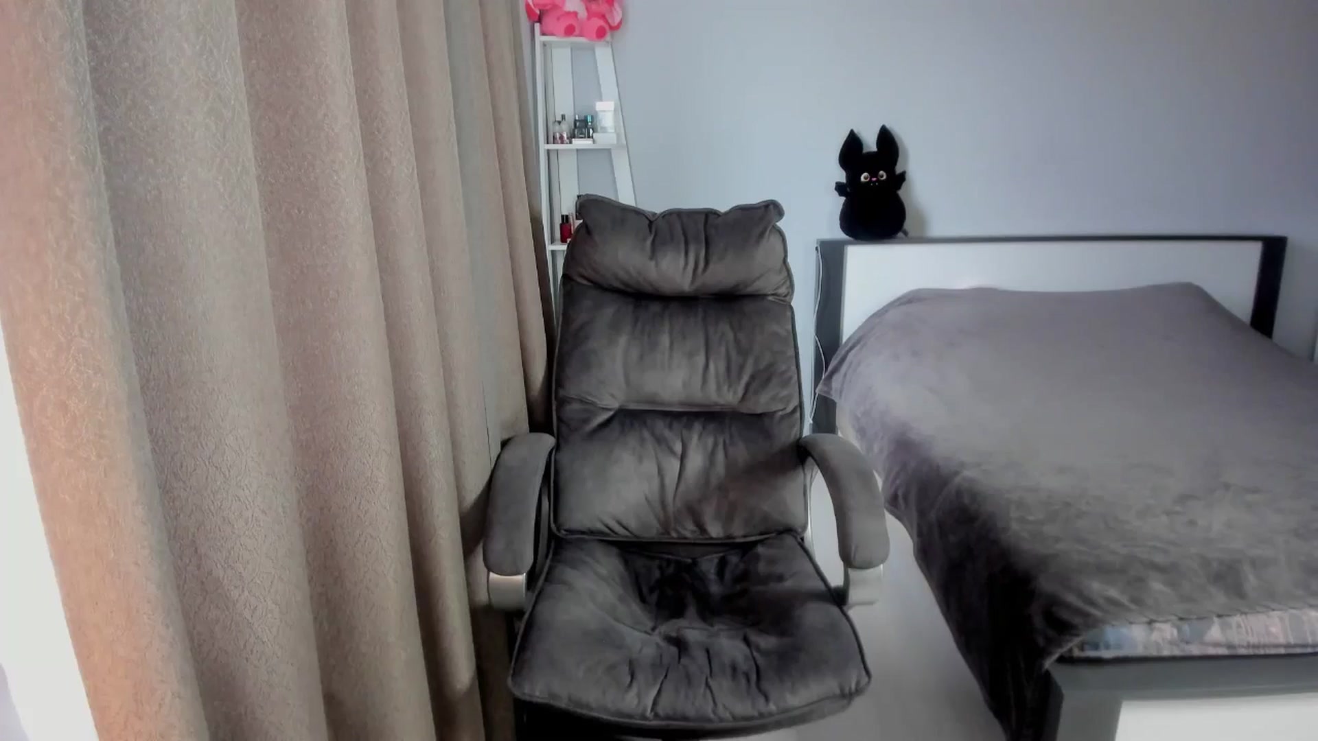 Gallery image thumbnail from Iam_Sasha's myfreecams stream on, 12/12/2025, 10:08 image 3 of 20