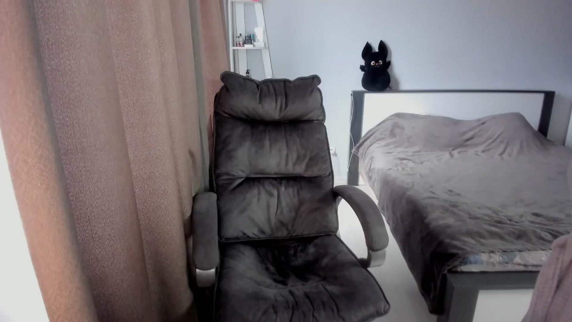 Gallery image thumbnail from Iam_Sasha's myfreecams stream on, 12/12/2025, 11:31 image 4 of 20