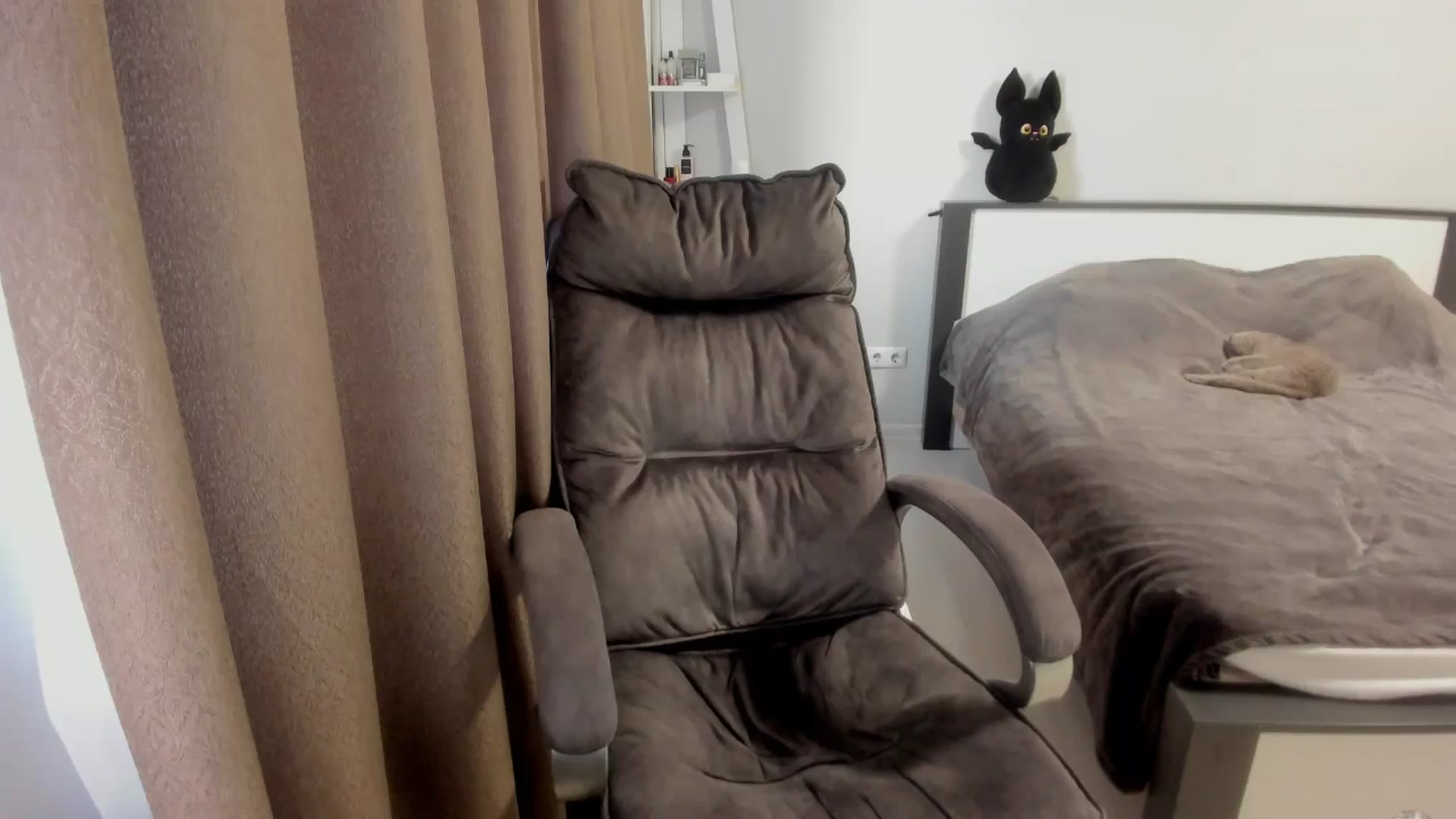 Gallery image thumbnail from Iam_Sasha's myfreecams stream on, 12/18/2025, 14:39 image 5 of 20