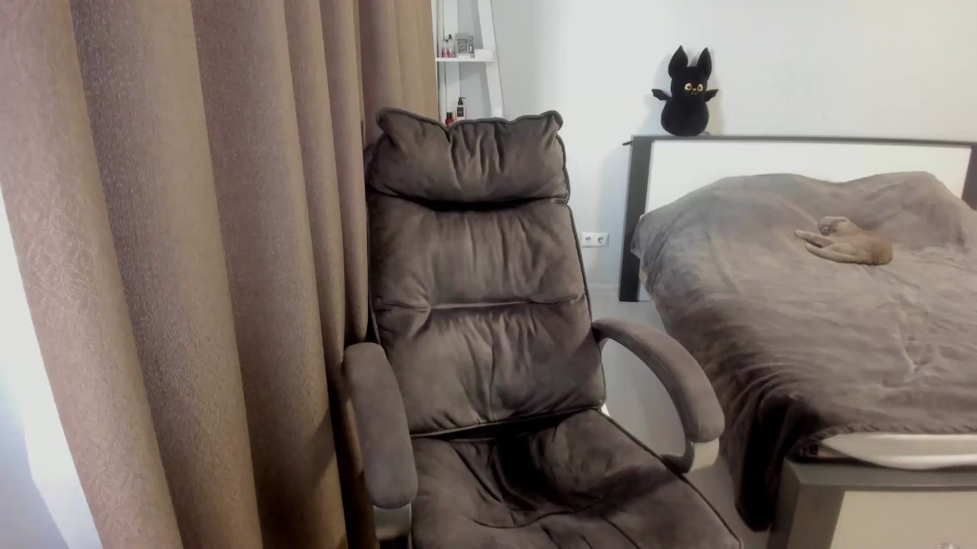 Gallery image thumbnail from Iam_Sasha's myfreecams stream on, 12/18/2025, 14:39 image 2 of 20