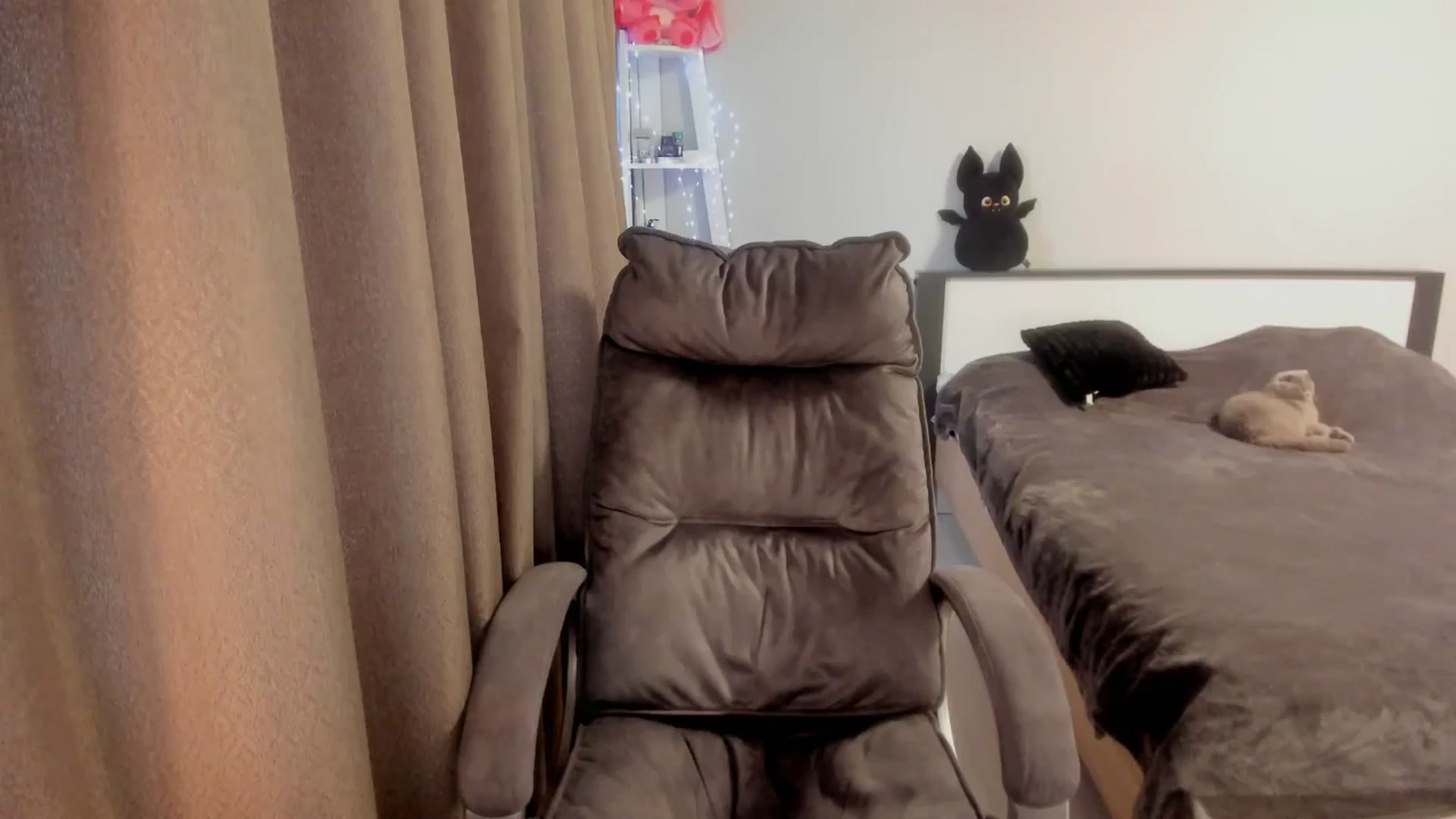Gallery image thumbnail from Iam_Sasha's myfreecams stream on, 12/22/2025, 12:00 image 6 of 20