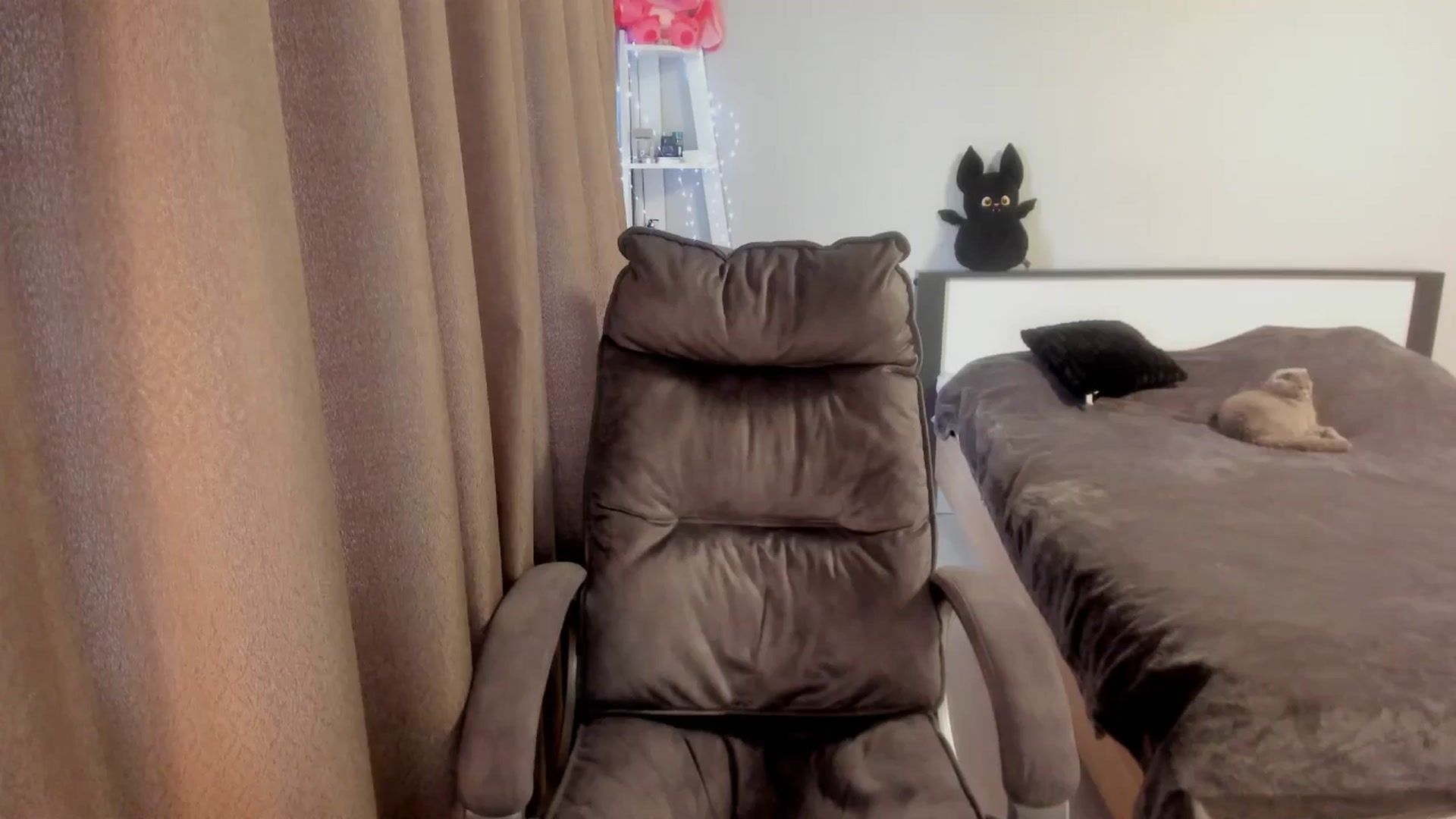 Gallery image thumbnail from Iam_Sasha's myfreecams stream on, 12/22/2025, 12:00 image 2 of 20