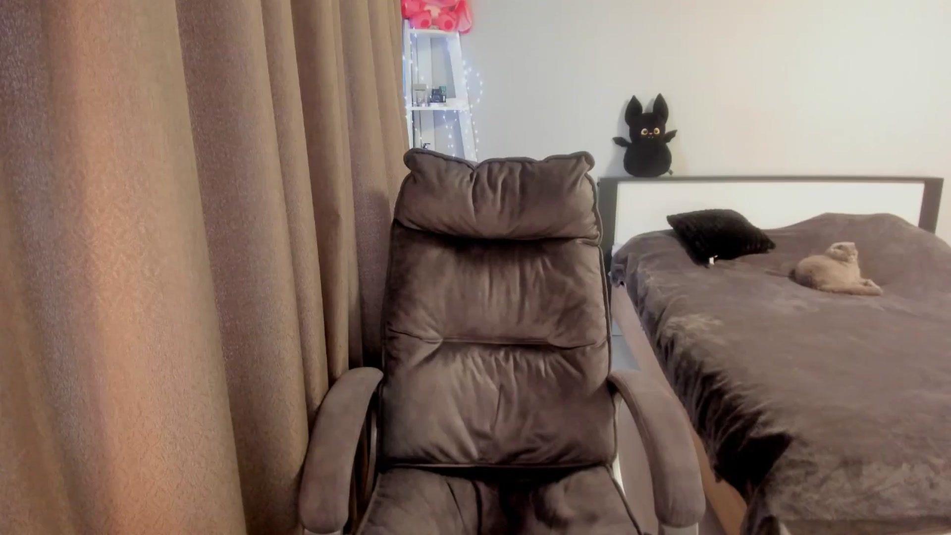 Gallery image thumbnail from Iam_Sasha's myfreecams stream on, 12/22/2025, 12:00 image 5 of 20