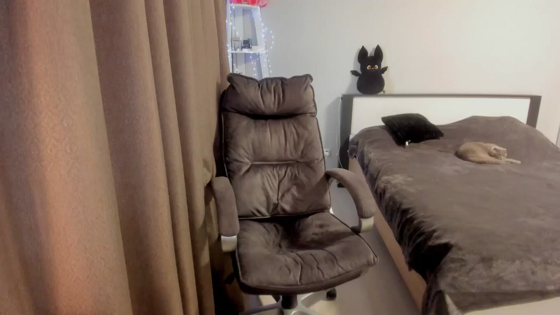 Gallery image thumbnail from Iam_Sasha's myfreecams stream on, 12/22/2025, 14:03 image 1 of 20