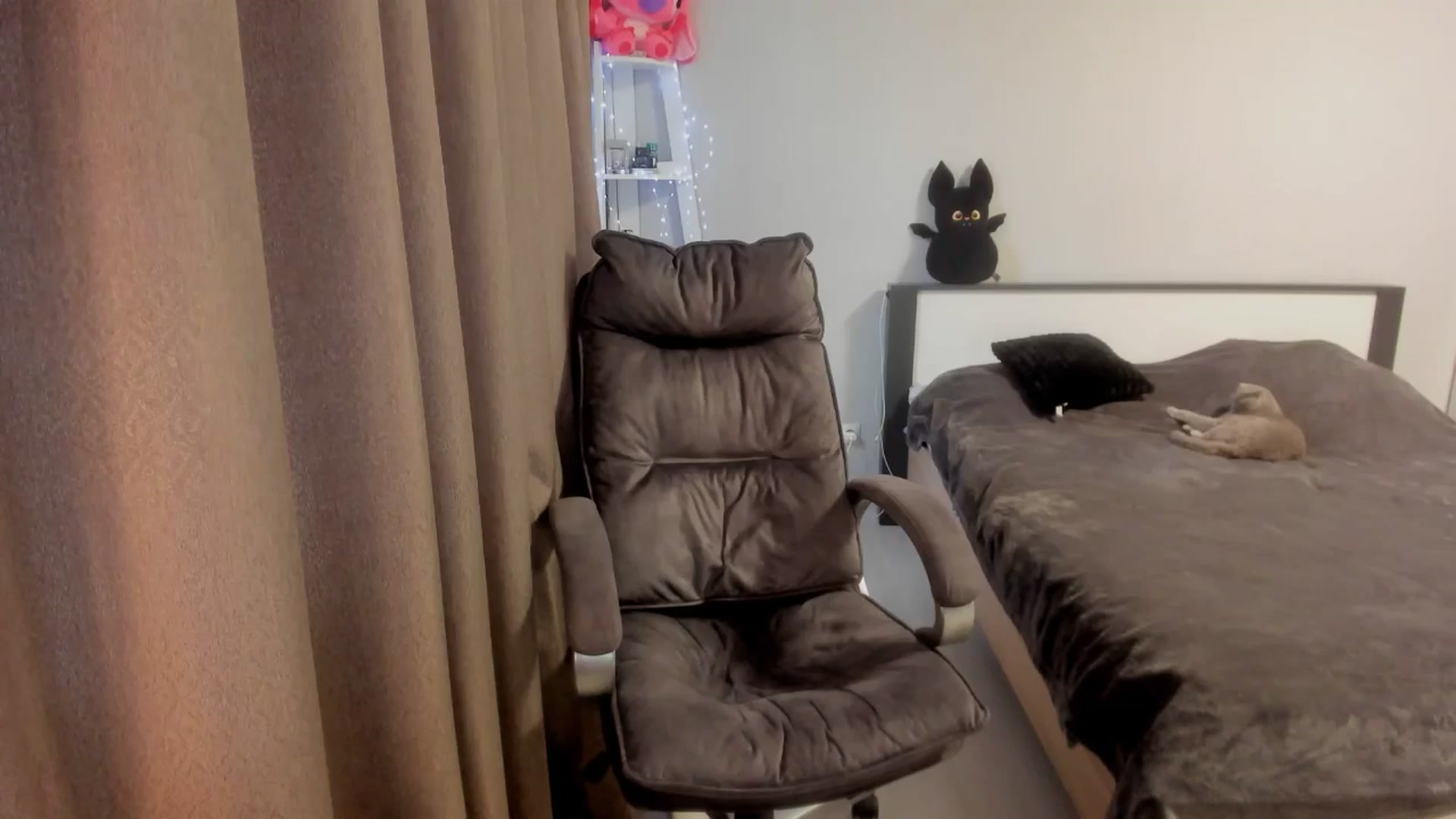 Gallery image thumbnail from Iam_Sasha's myfreecams stream on, 12/22/2025, 14:03 image 5 of 20