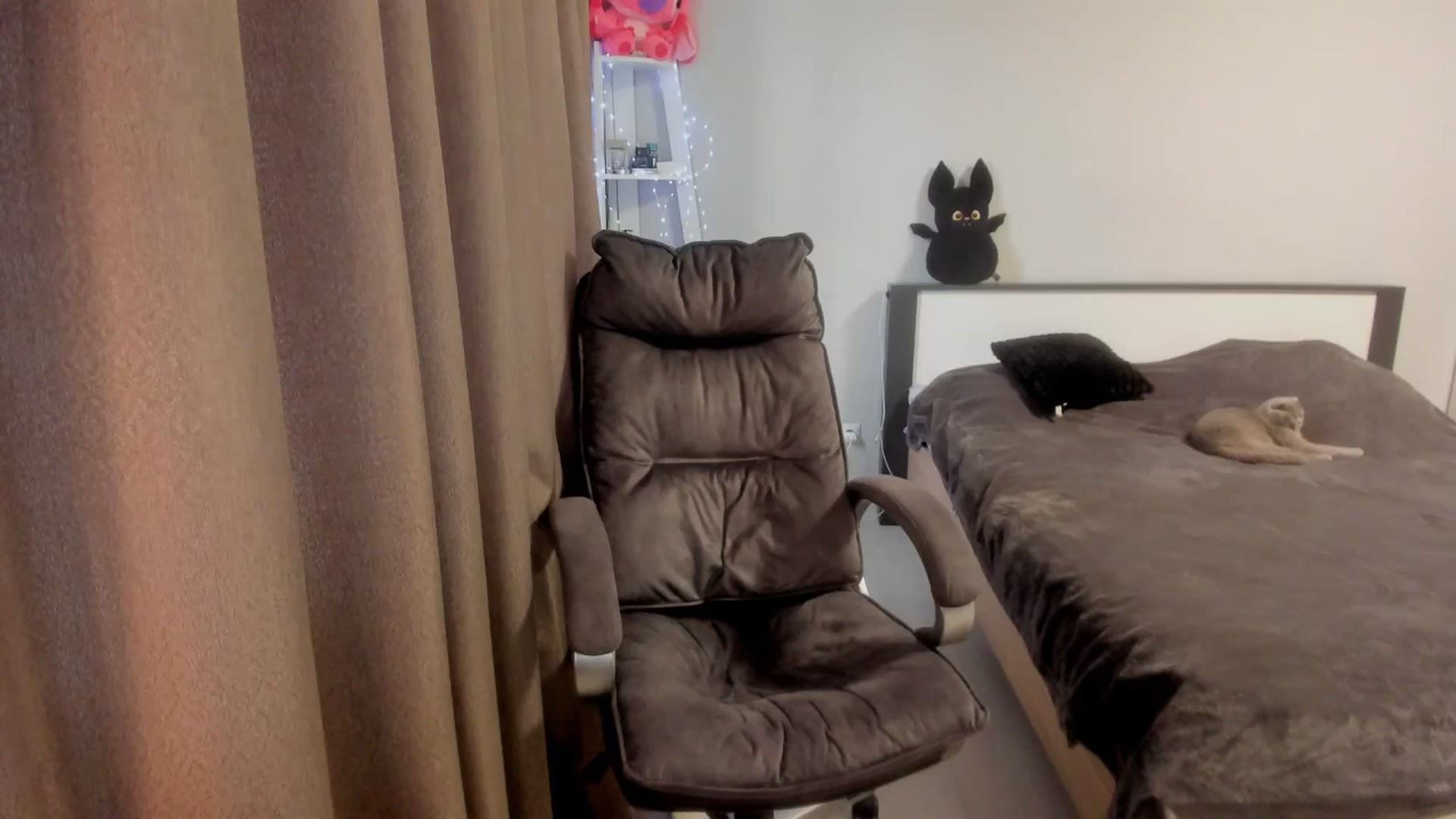 Gallery image thumbnail from Iam_Sasha's myfreecams stream on, 12/22/2025, 14:03 image 4 of 20
