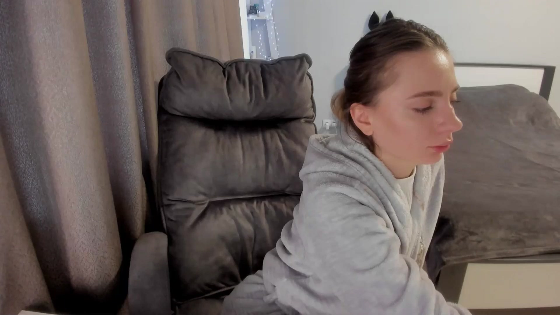 Gallery image thumbnail from Iam_Sasha's myfreecams stream on, 12/24/2025, 10:09 image 6 of 20
