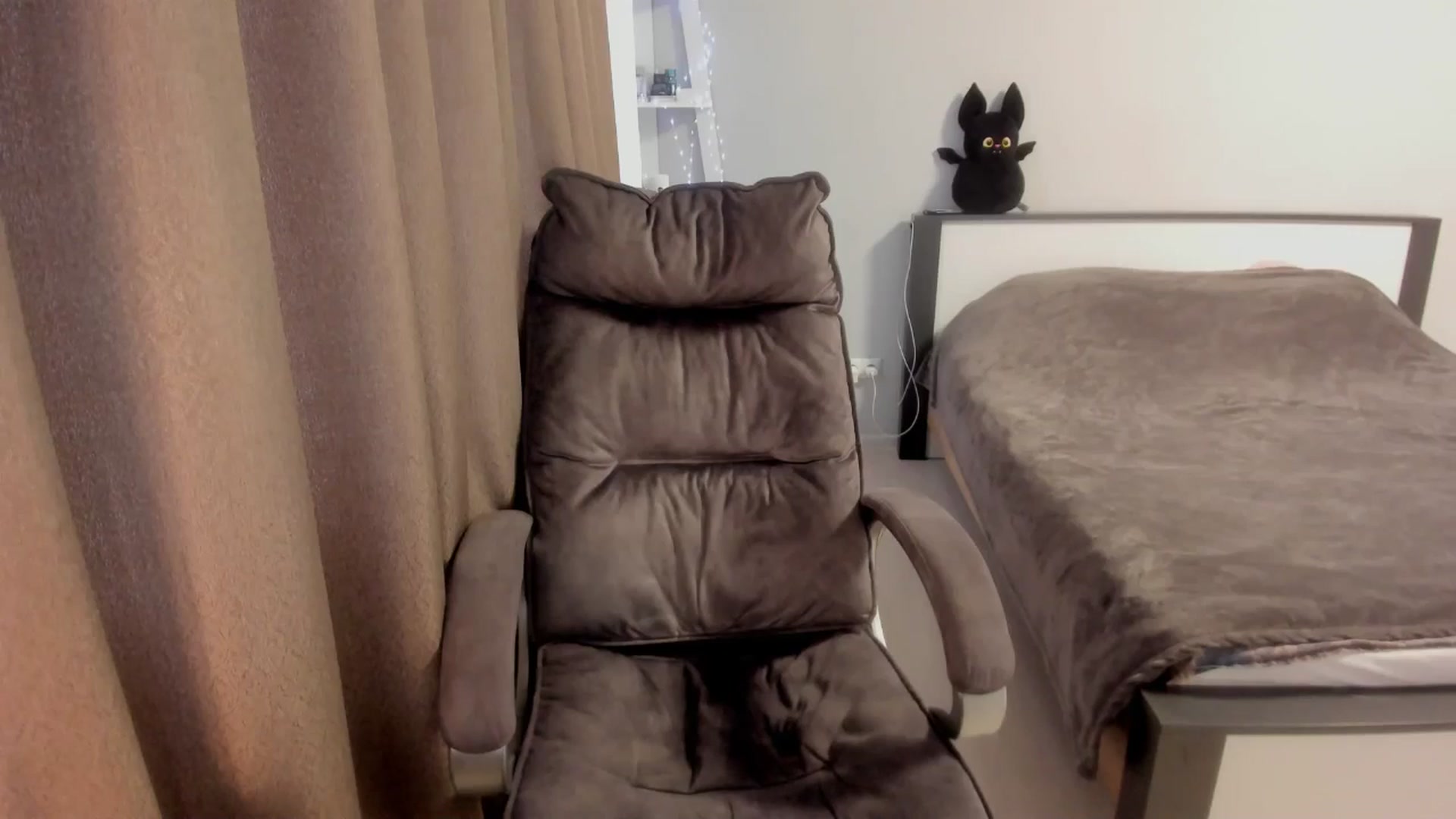 Gallery image thumbnail from Iam_Sasha's myfreecams stream on, 12/26/2025, 12:40 image 16 of 20