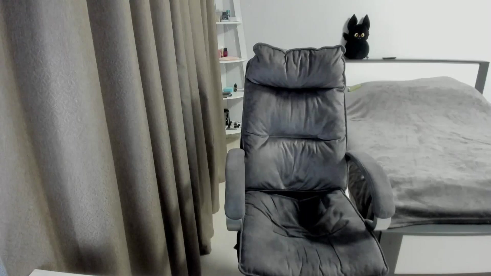 Gallery image thumbnail from Iam_Sasha's myfreecams stream on, 01/06/2026, 14:32 image 14 of 20