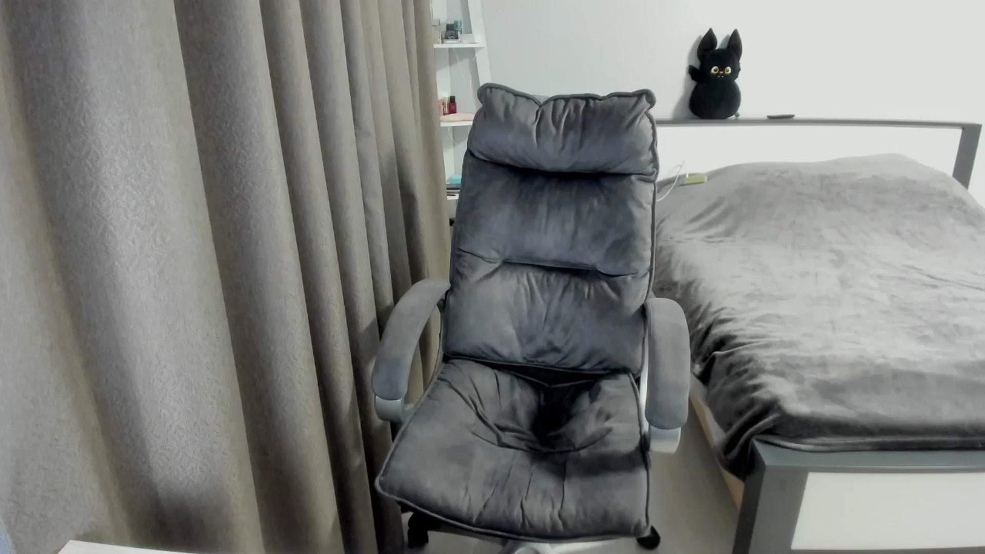 Gallery image thumbnail from Iam_Sasha's myfreecams stream on, 01/06/2026, 14:32 image 16 of 20