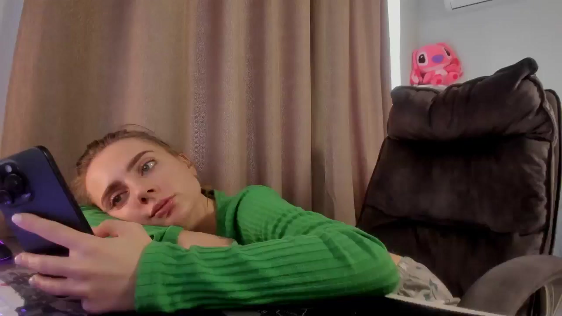 Gallery image thumbnail from Iam_Sasha's myfreecams stream on, 02/04/2026, 12:38 image 7 of 20