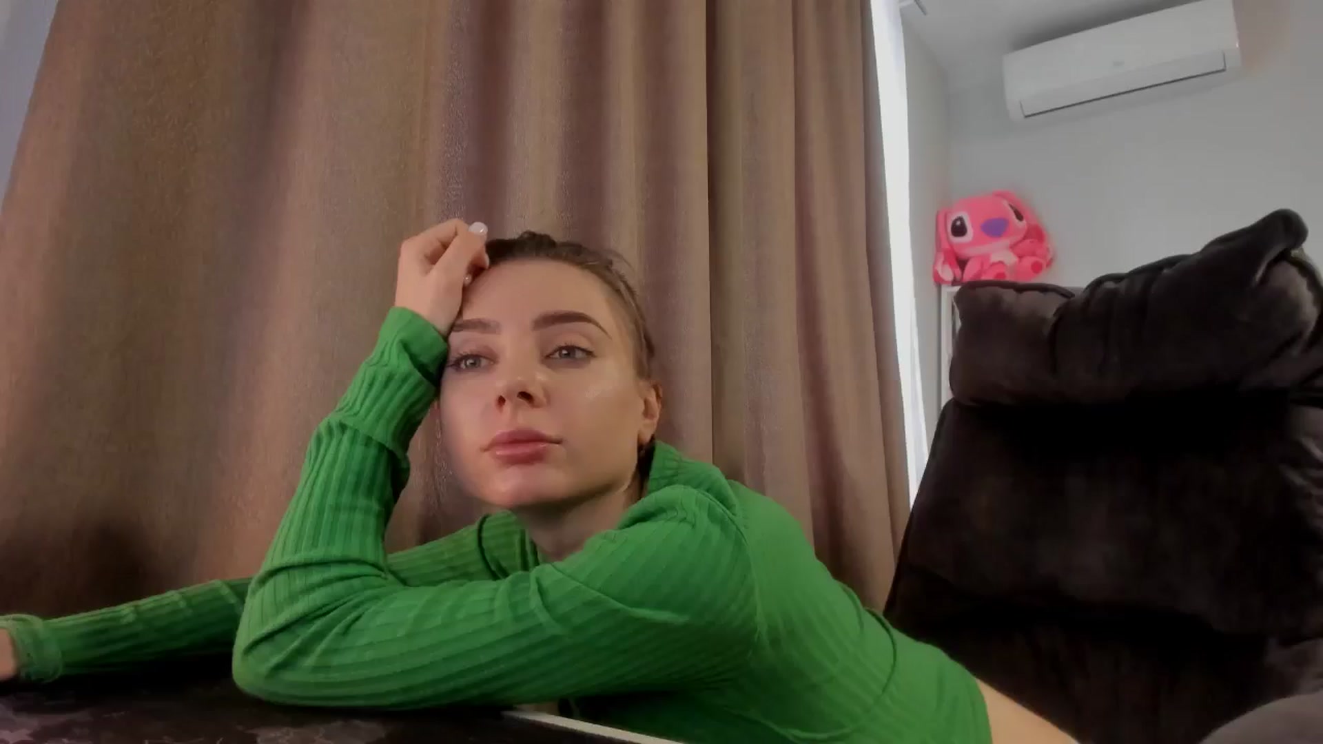 Gallery image thumbnail from Iam_Sasha's myfreecams stream on, 02/04/2026, 12:38 image 3 of 20