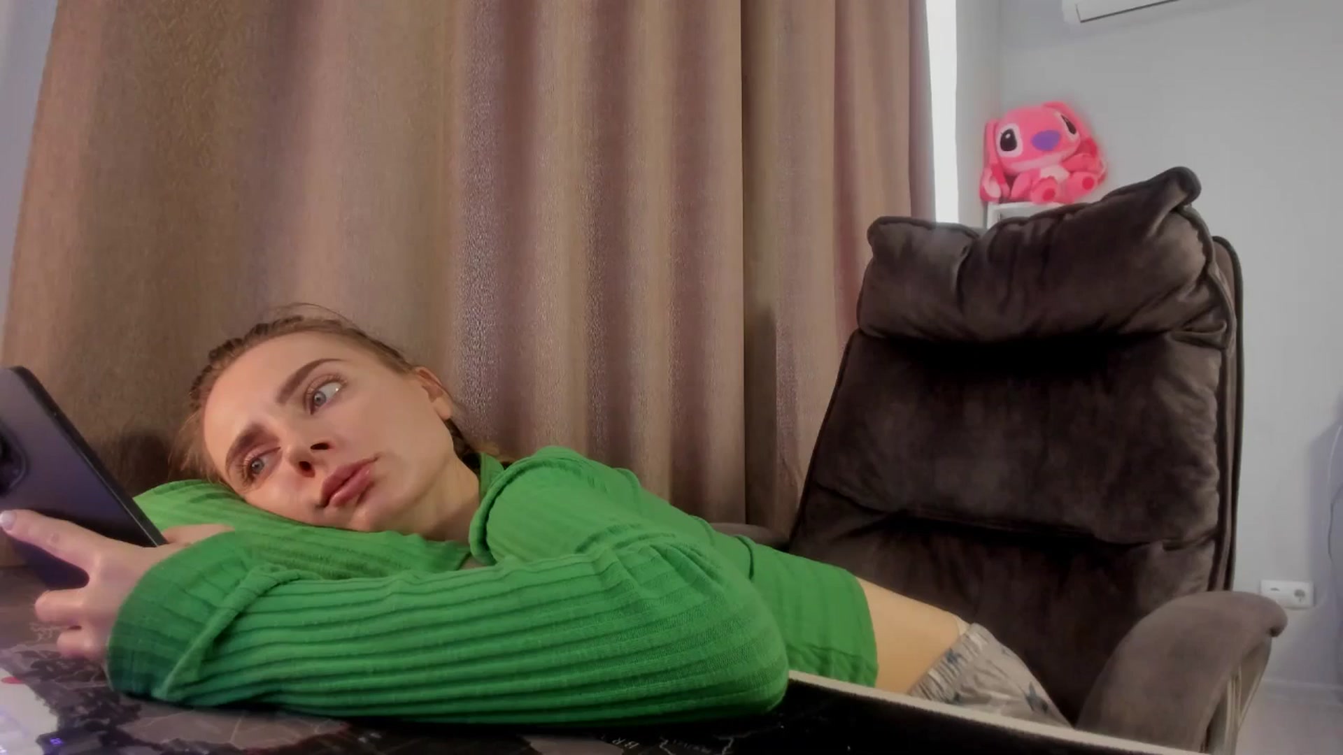 Gallery image thumbnail from Iam_Sasha's myfreecams stream on, 02/04/2026, 12:38 image 15 of 20