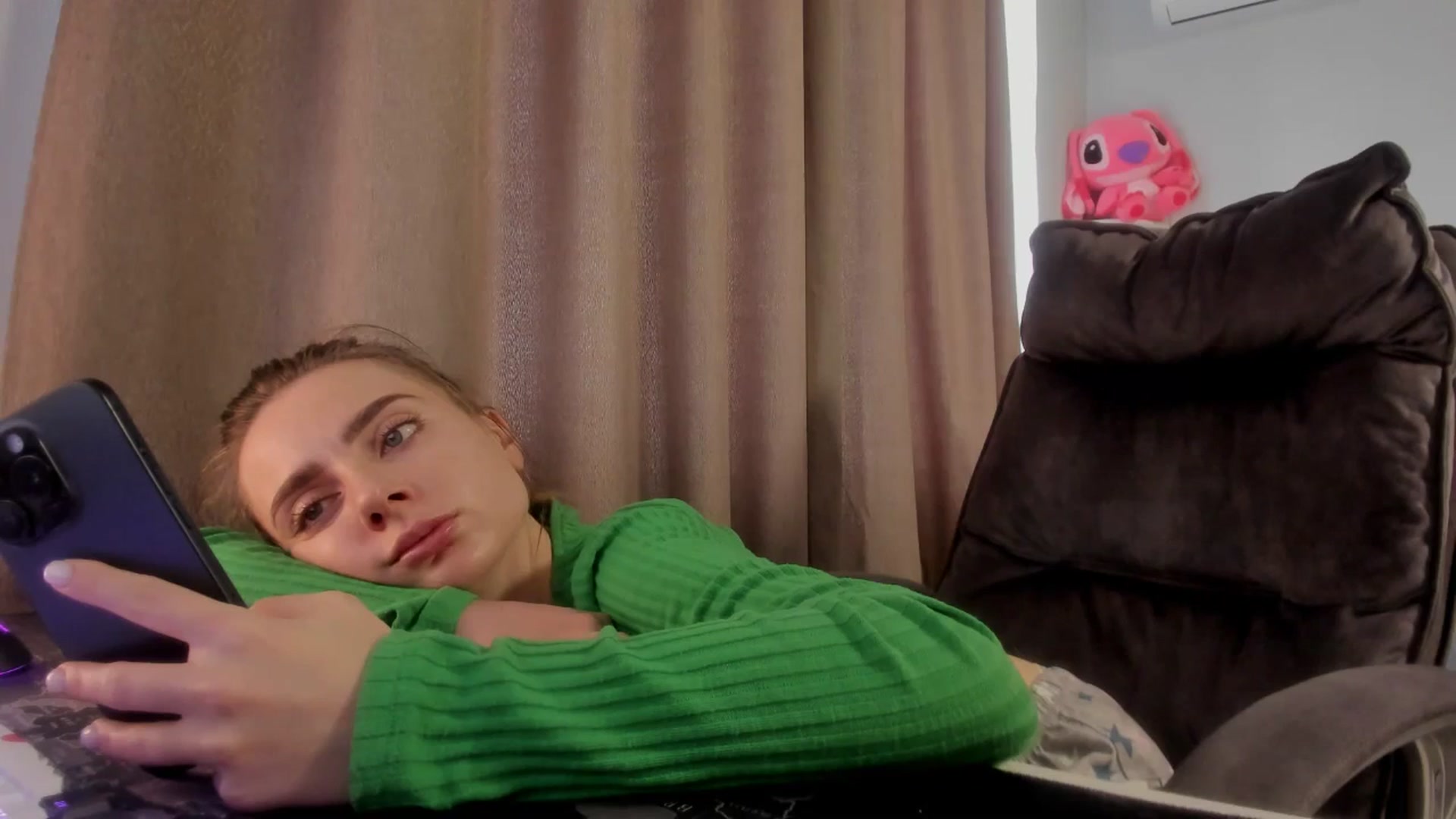 Gallery image thumbnail from Iam_Sasha's myfreecams stream on, 02/04/2026, 12:38 image 9 of 20
