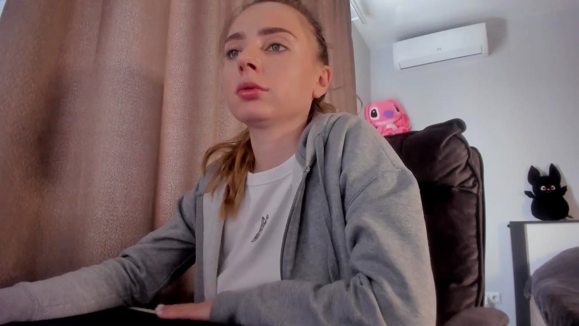 Gallery image thumbnail from Iam_Sasha's myfreecams stream on, 02/06/2026, 12:20 image 8 of 20