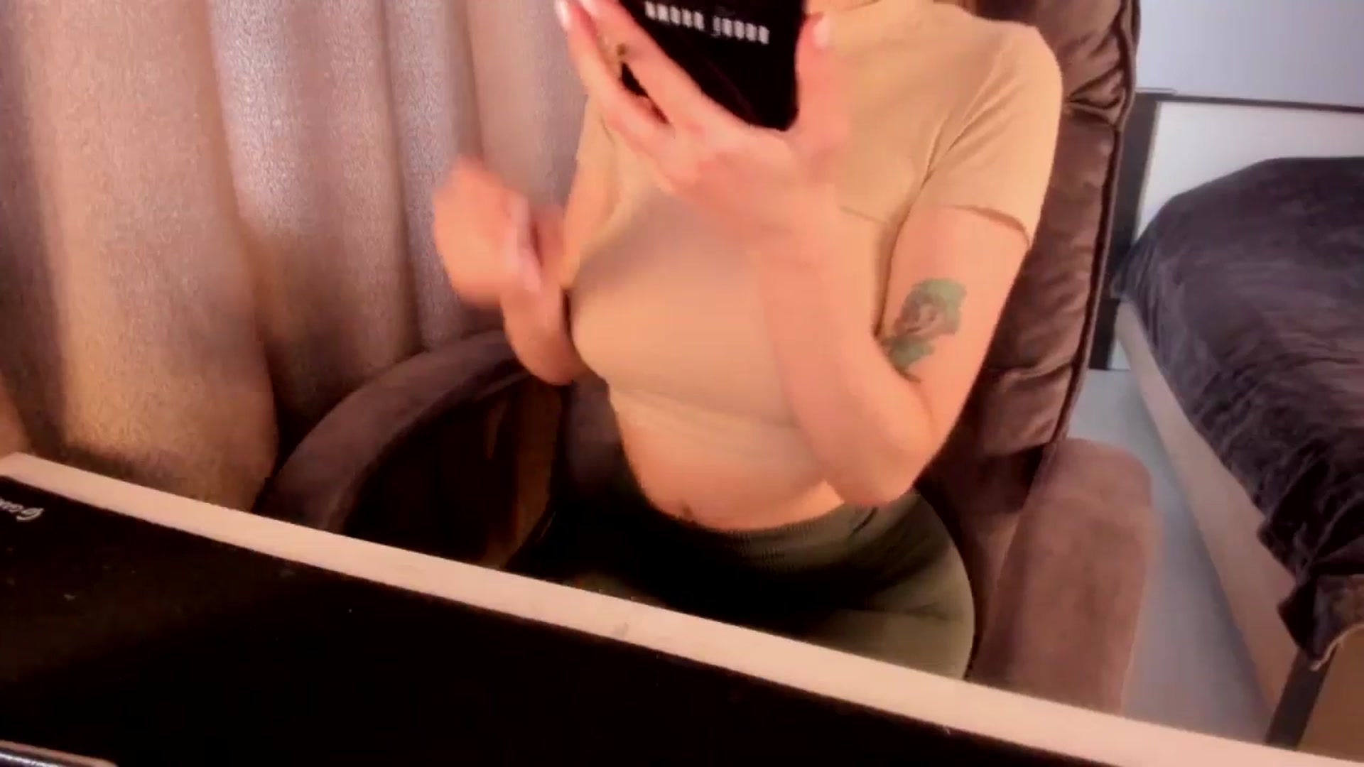 Gallery image thumbnail from Iam_Sasha's myfreecams stream on, 02/26/2026, 12:45 image 12 of 20