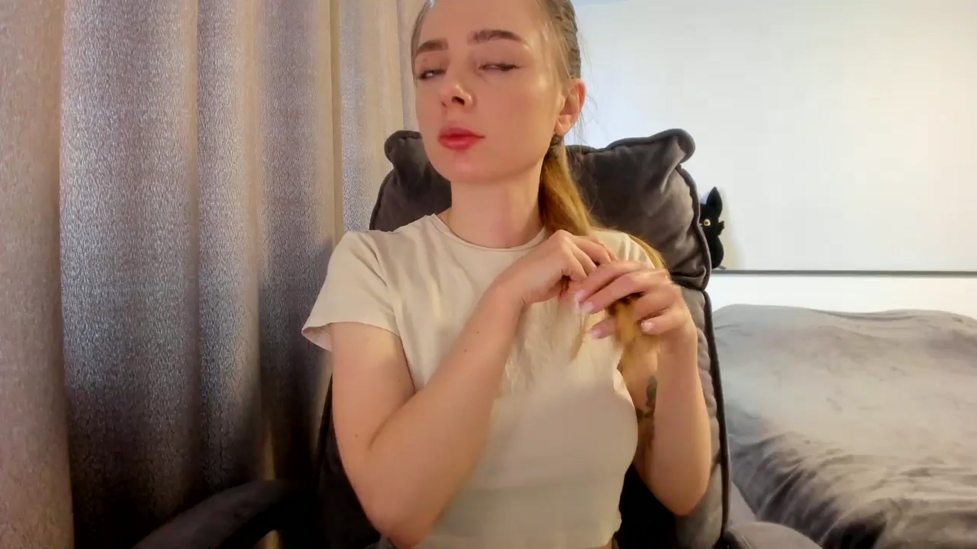 Gallery image thumbnail from Iam_Sasha's myfreecams stream on, 03/05/2026, 09:07 image 5 of 20