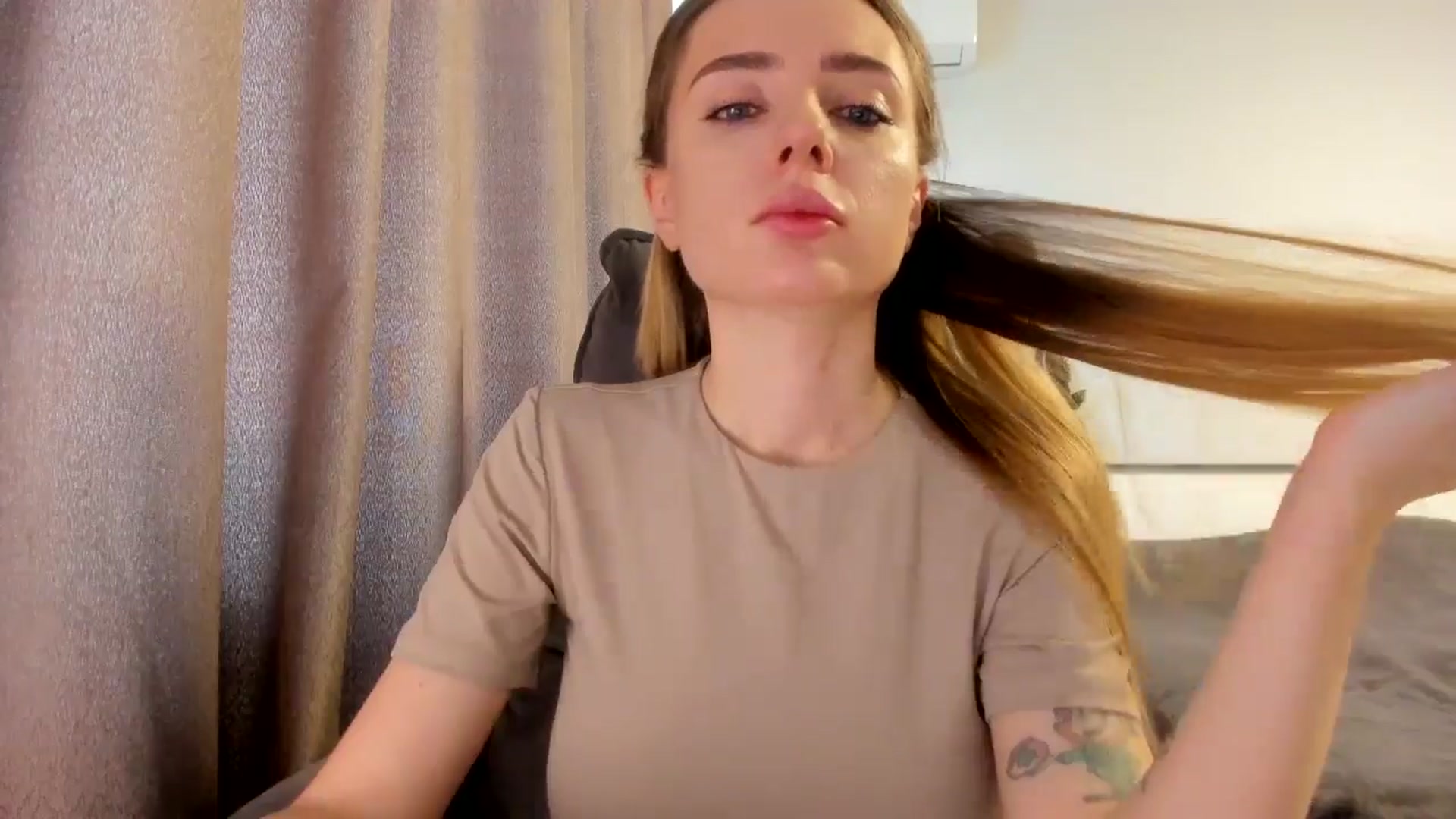 Gallery image thumbnail from Iam_Sasha's myfreecams stream on, 03/12/2026, 10:53 image 2 of 20