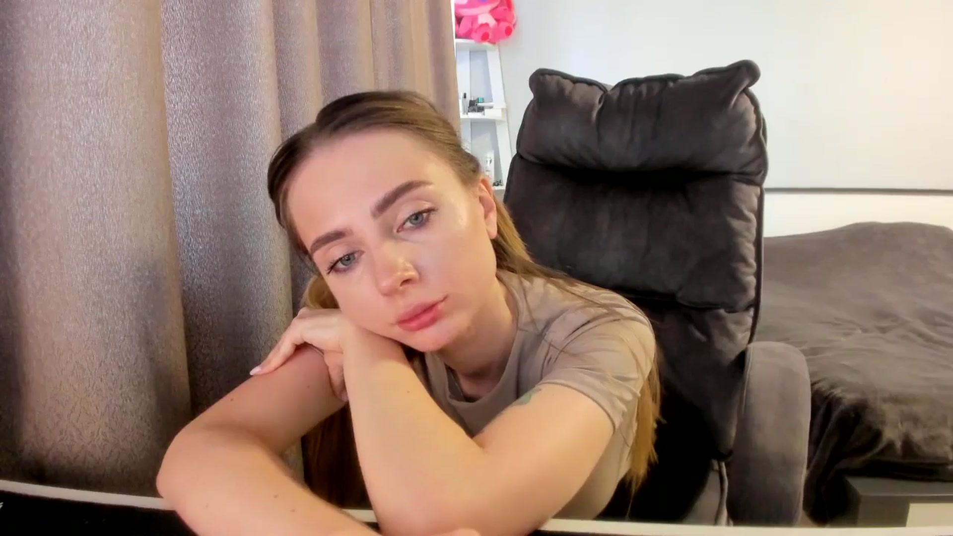 Gallery image thumbnail from Iam_Sasha's myfreecams stream on, 03/12/2026, 10:53 image 7 of 20