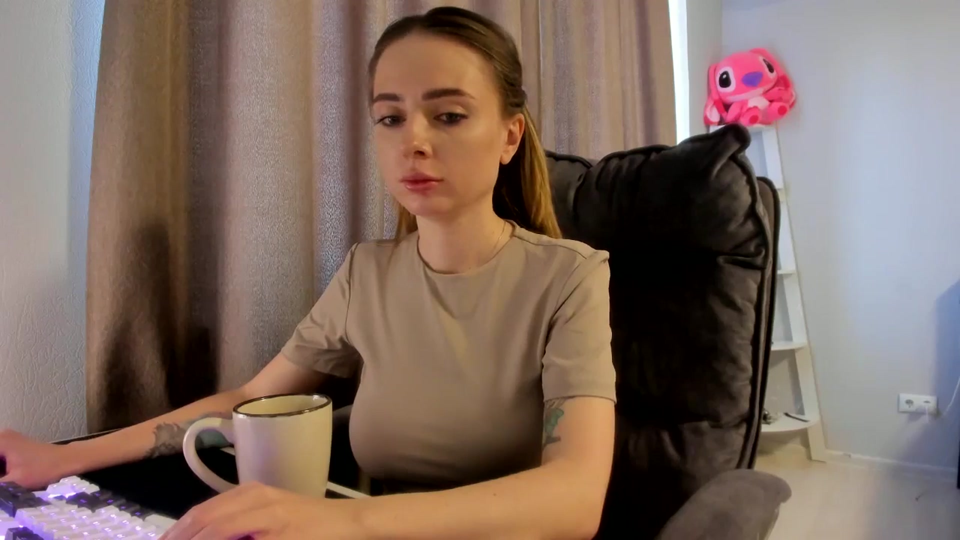 Gallery image thumbnail from Iam_Sasha's myfreecams stream on, 03/12/2026, 10:53 image 13 of 20