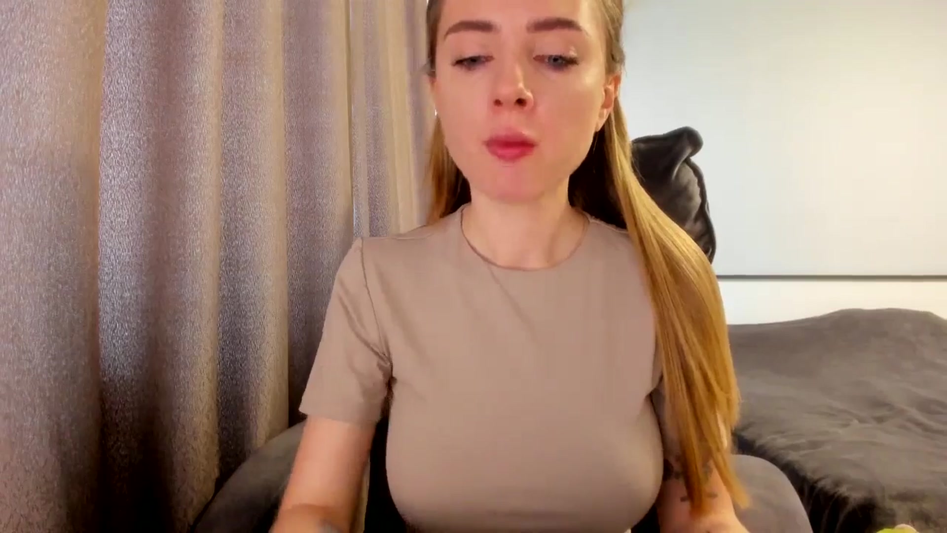 Gallery image thumbnail from Iam_Sasha's myfreecams stream on, 03/12/2026, 10:53 image 5 of 20