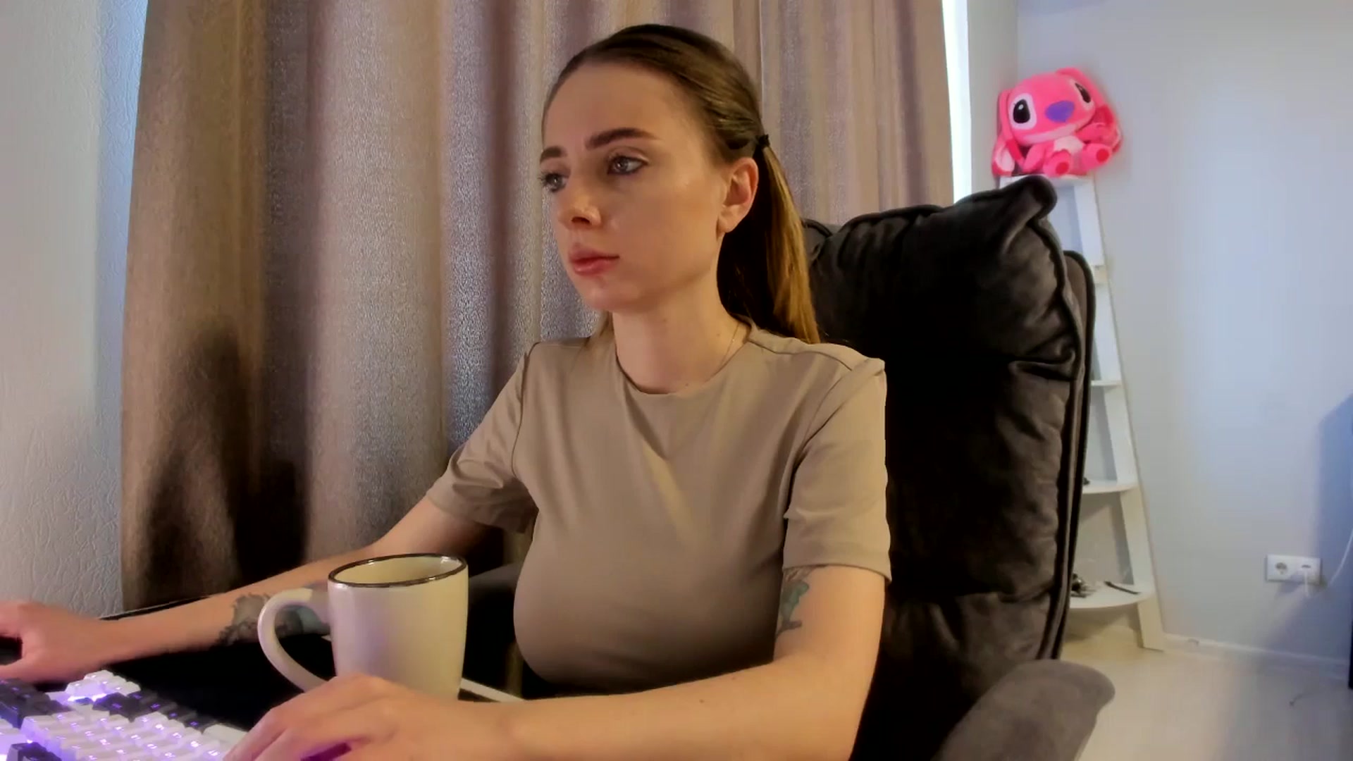 Gallery image thumbnail from Iam_Sasha's myfreecams stream on, 03/12/2026, 10:53 image 14 of 20