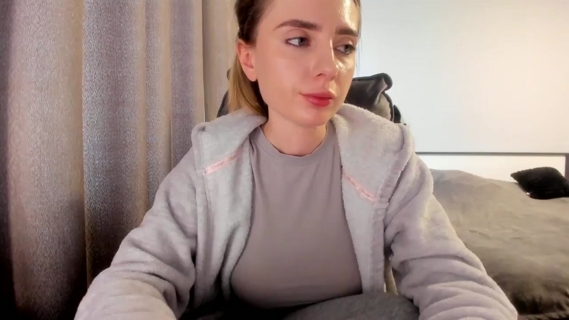Gallery image thumbnail from Iam_Sasha's myfreecams stream on, 03/13/2026, 11:32 image 17 of 20
