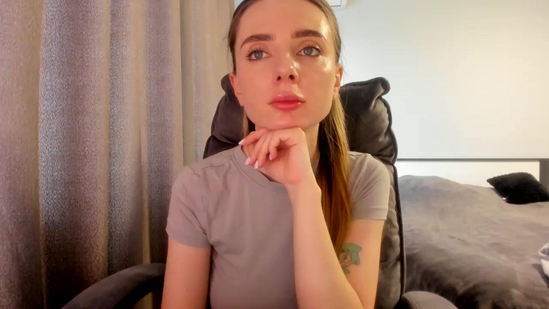 Gallery image thumbnail from Iam_Sasha's myfreecams stream on, 03/13/2026, 13:01 image 16 of 20