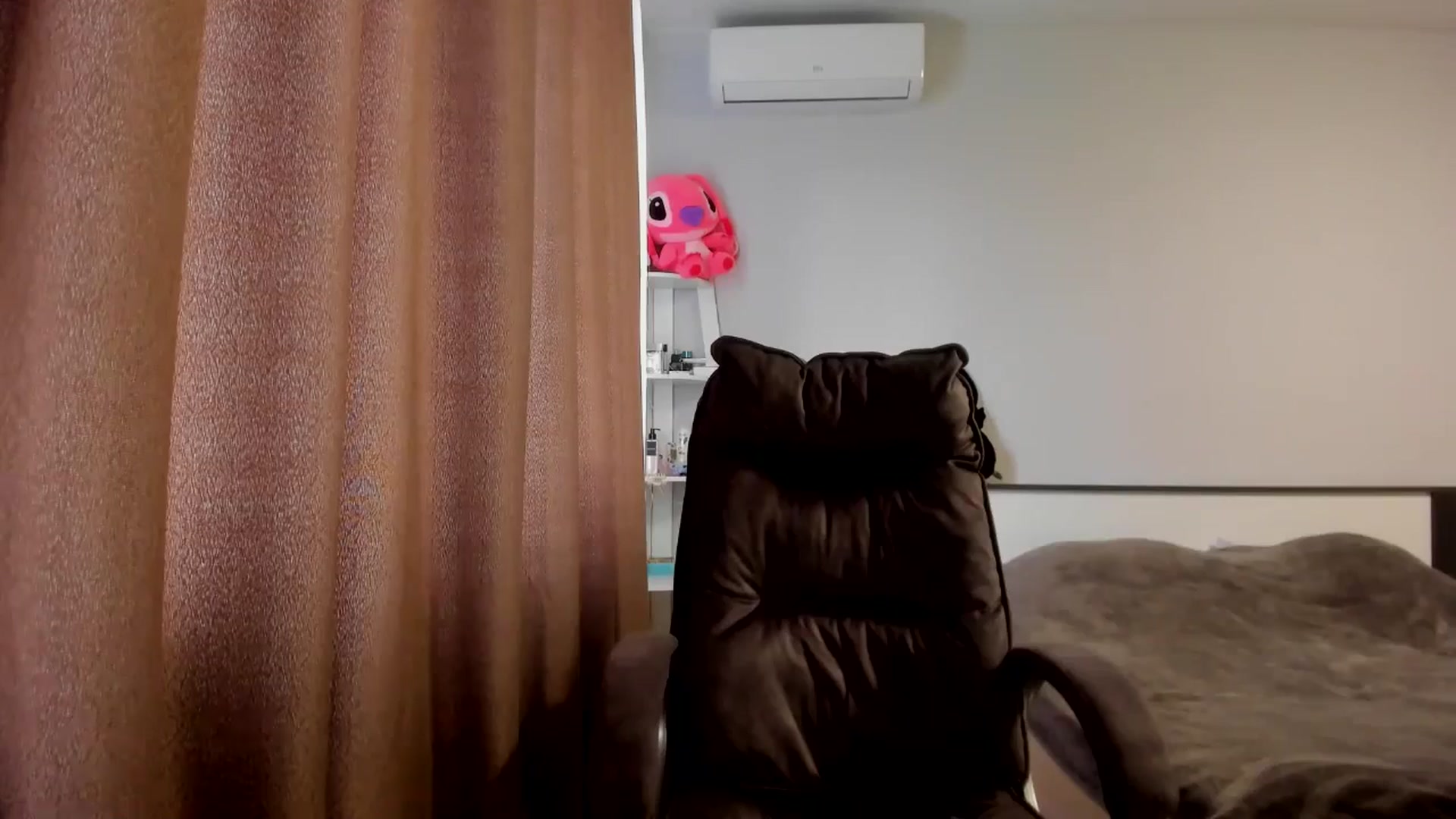 Gallery image thumbnail from Iam_Sasha's myfreecams stream on, 03/19/2026, 11:42 image 9 of 20