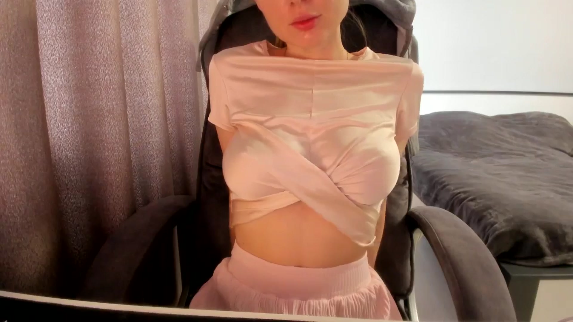 Gallery image thumbnail from Iam_Sasha's myfreecams stream on, 04/08/2026, 10:27 image 5 of 20