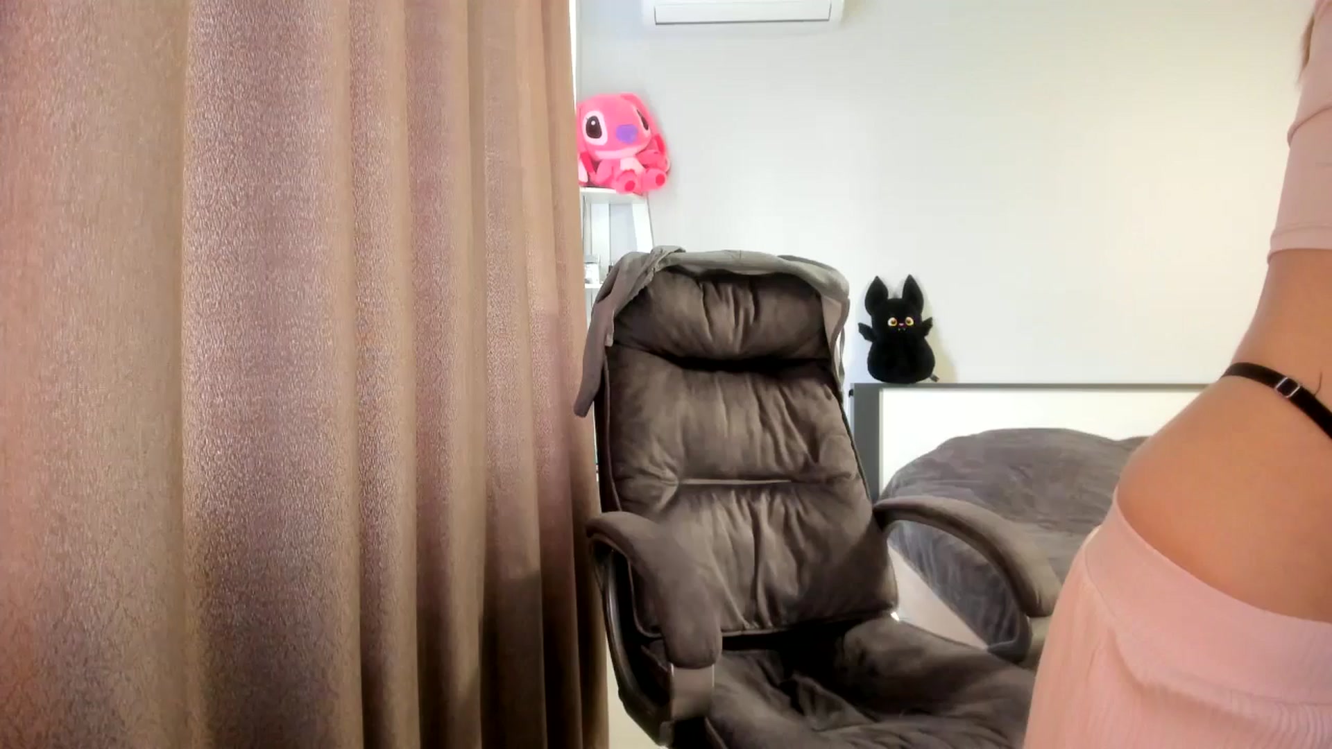 Gallery image thumbnail from Iam_Sasha's myfreecams stream on, 04/08/2026, 11:41 image 4 of 20