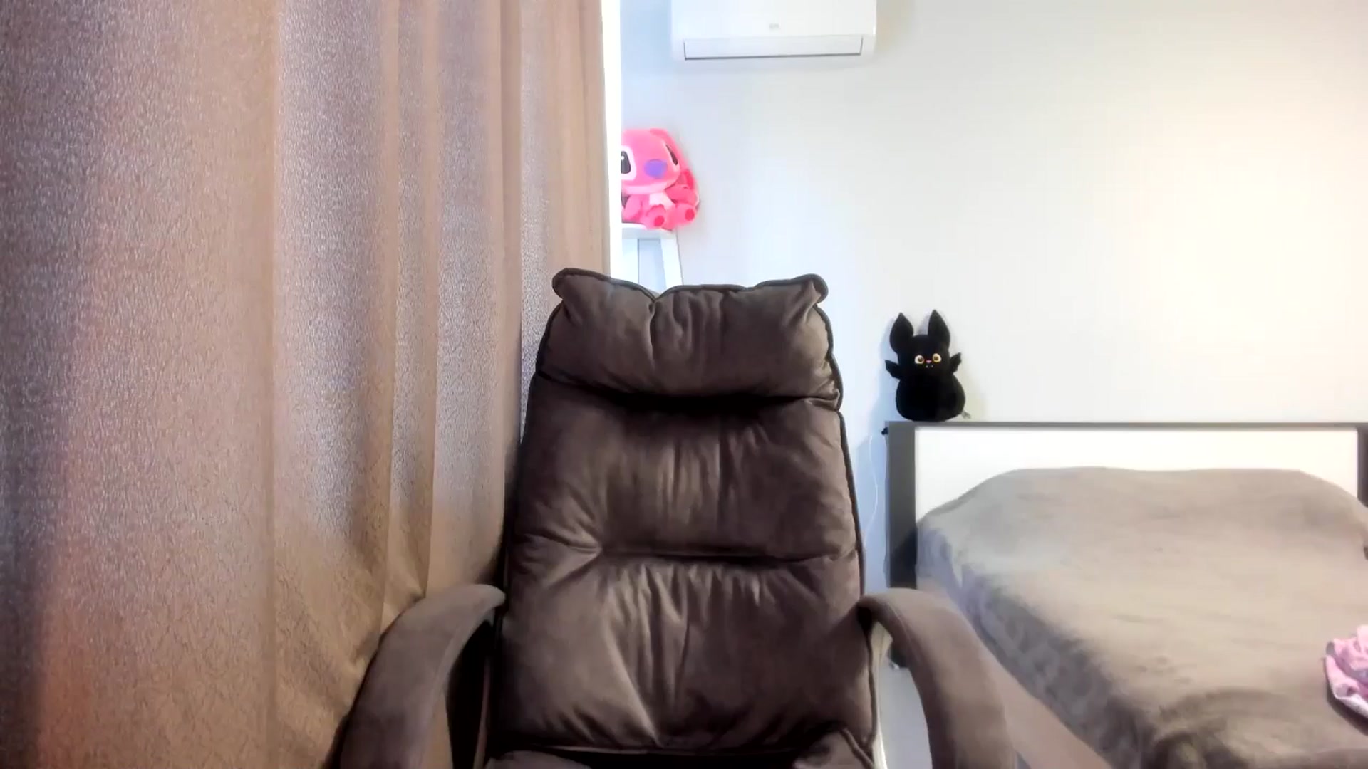 Gallery image thumbnail from Iam_Sasha's myfreecams stream on, 05/05/2026, 10:21 image 17 of 20