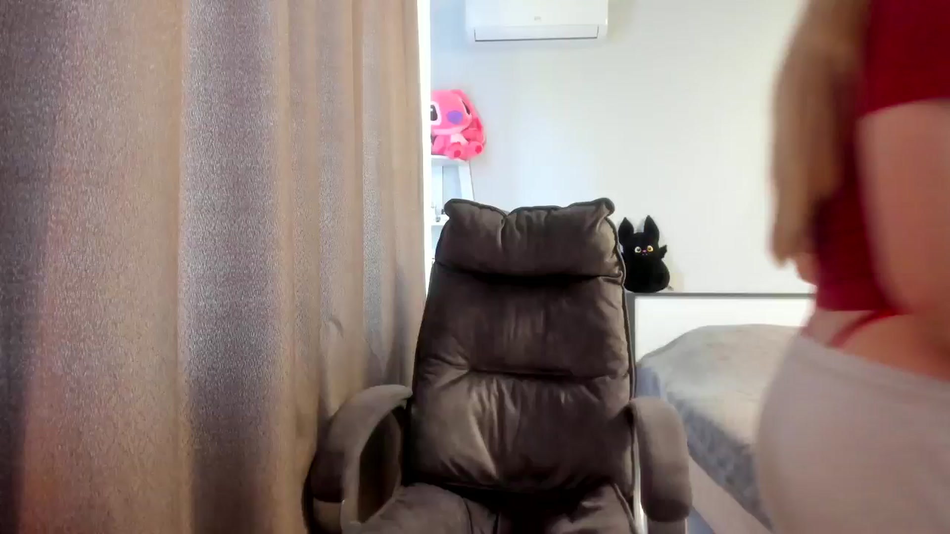 Gallery image thumbnail from Iam_Sasha's myfreecams stream on, 05/05/2026, 10:41 image 4 of 20