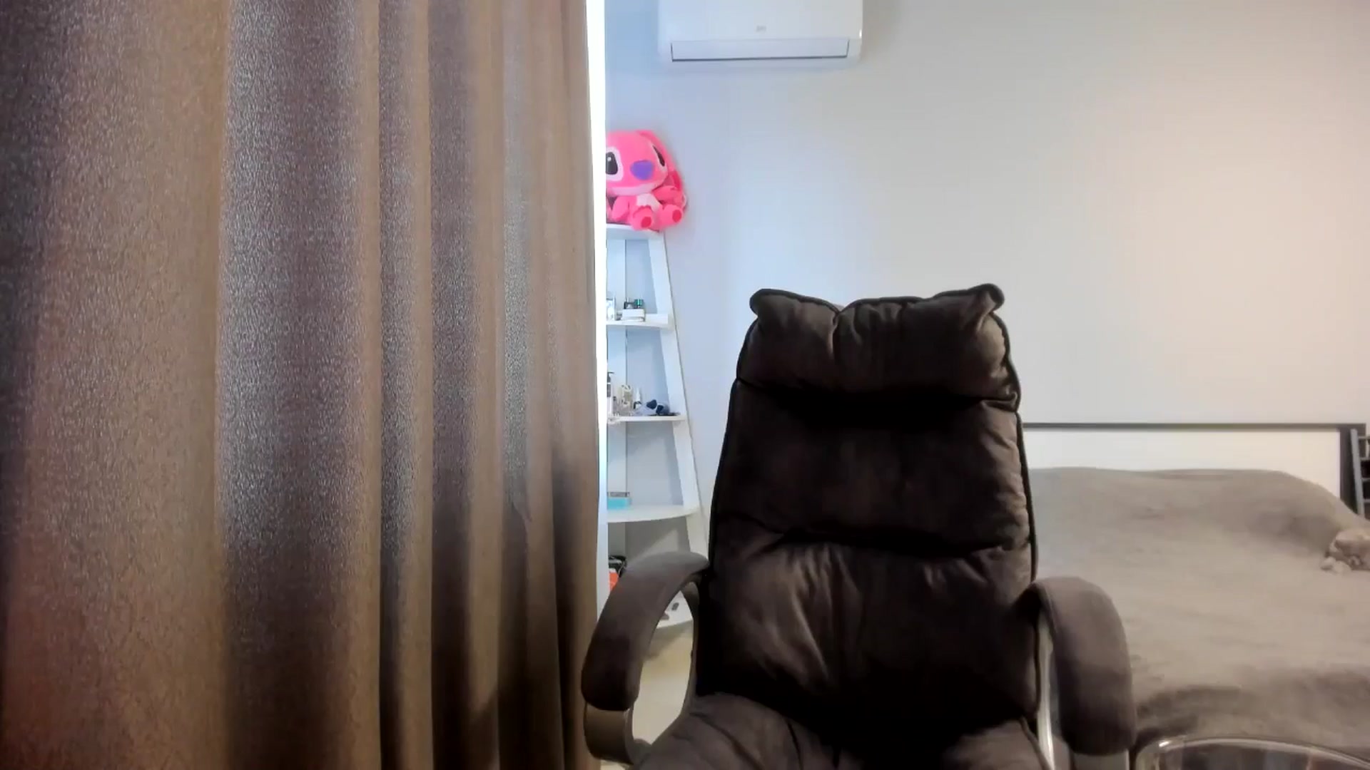 Gallery image thumbnail from Iam_Sasha's myfreecams stream on, 05/05/2026, 12:03 image 17 of 20