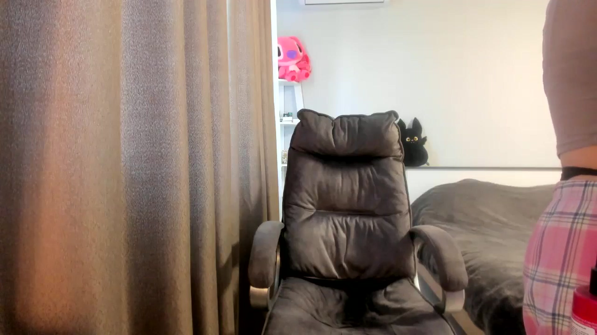 Gallery image thumbnail from Iam_Sasha's myfreecams stream on, 05/06/2026, 09:53 image 16 of 20