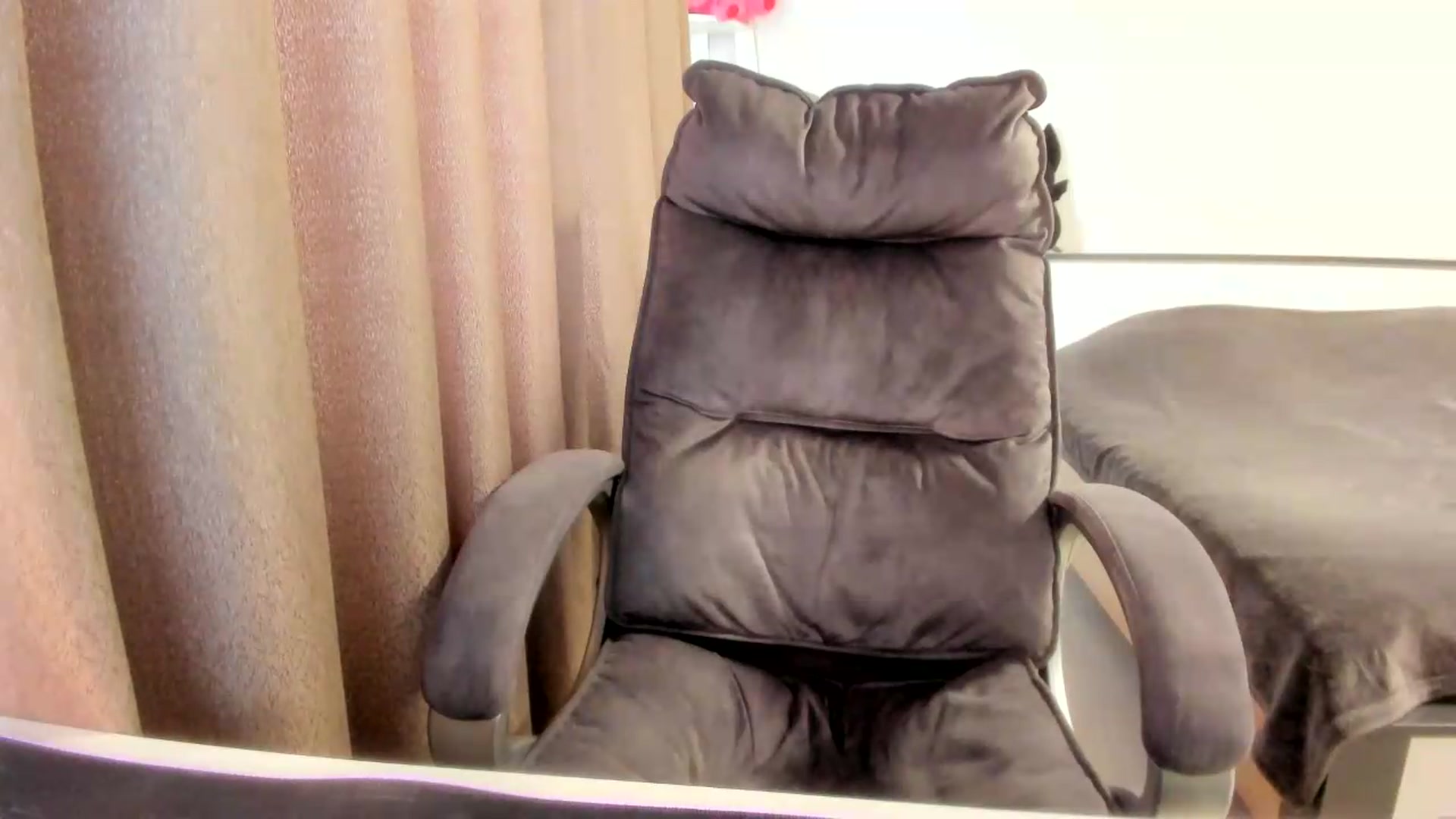 Gallery image thumbnail from Iam_Sasha's myfreecams stream on, 05/13/2026, 07:43 image 14 of 20