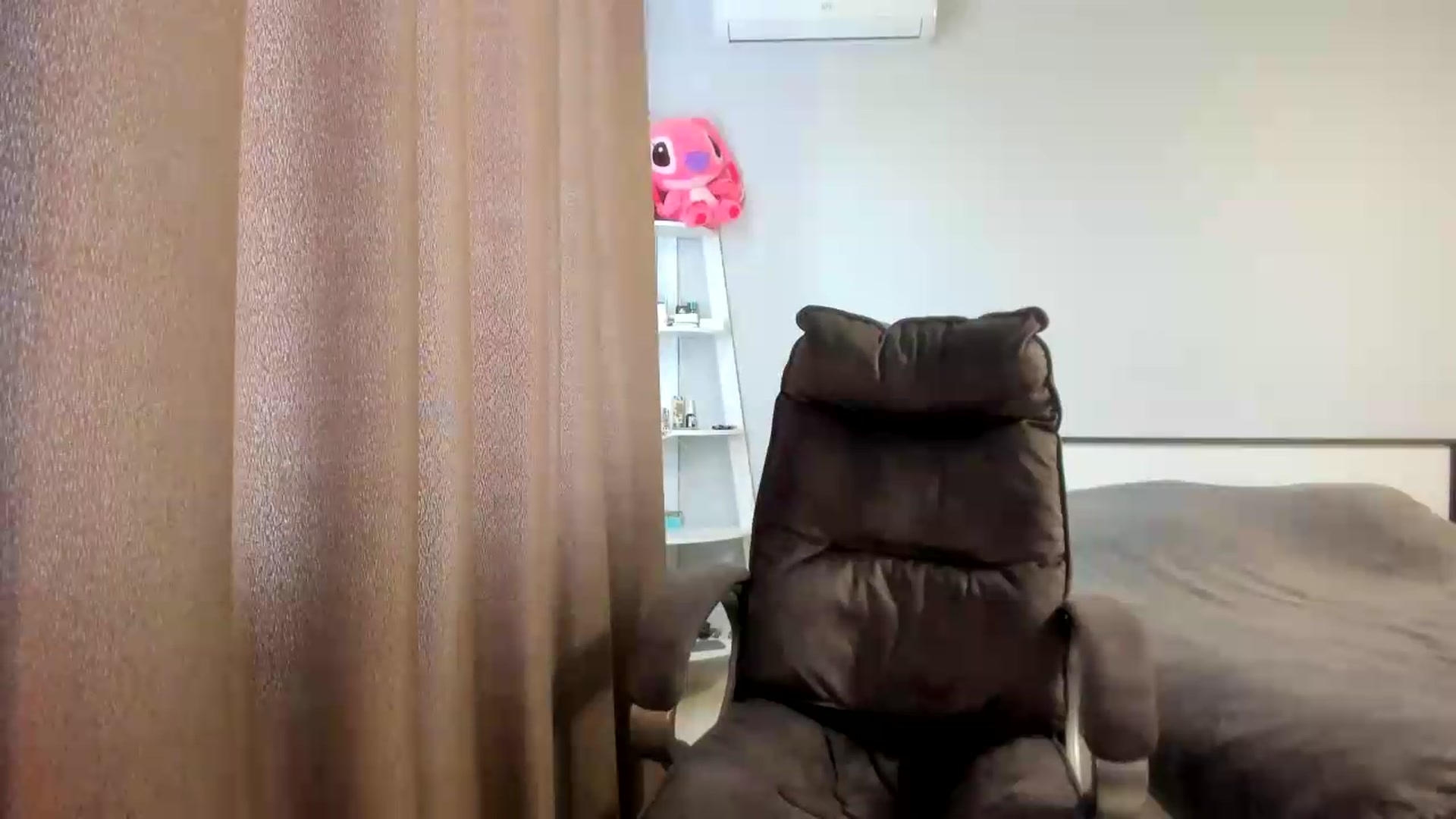 Gallery image thumbnail from Iam_Sasha's myfreecams stream on, 05/14/2026, 10:58 image 15 of 20