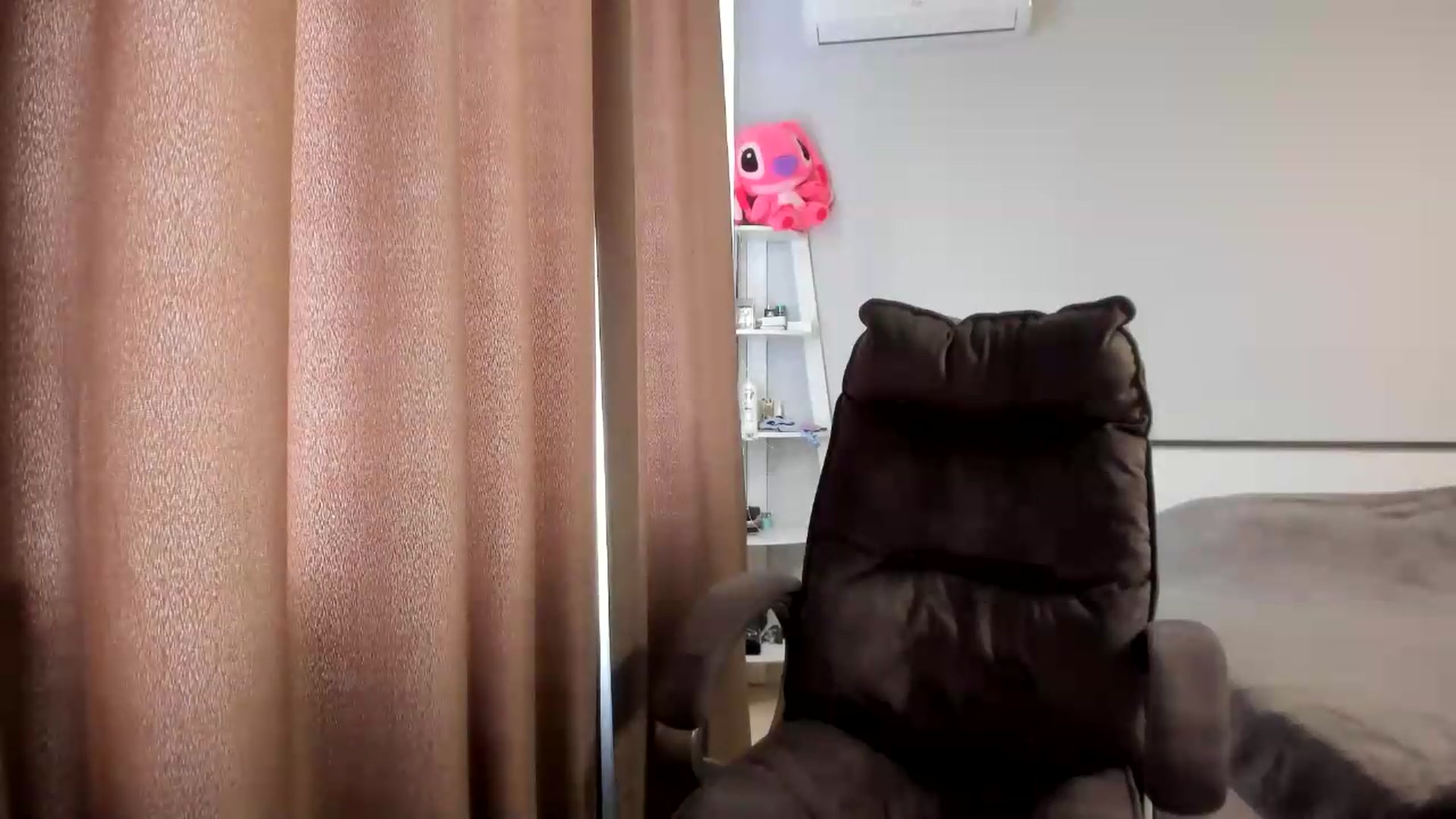Gallery image thumbnail from Iam_Sasha's myfreecams stream on, 05/18/2026, 08:48 image 4 of 20